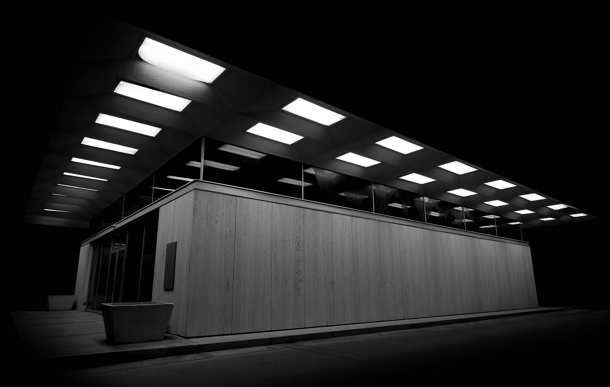 Sigma 10-20mm F3.5 EX DC HSM sample photo. Bank at night photography