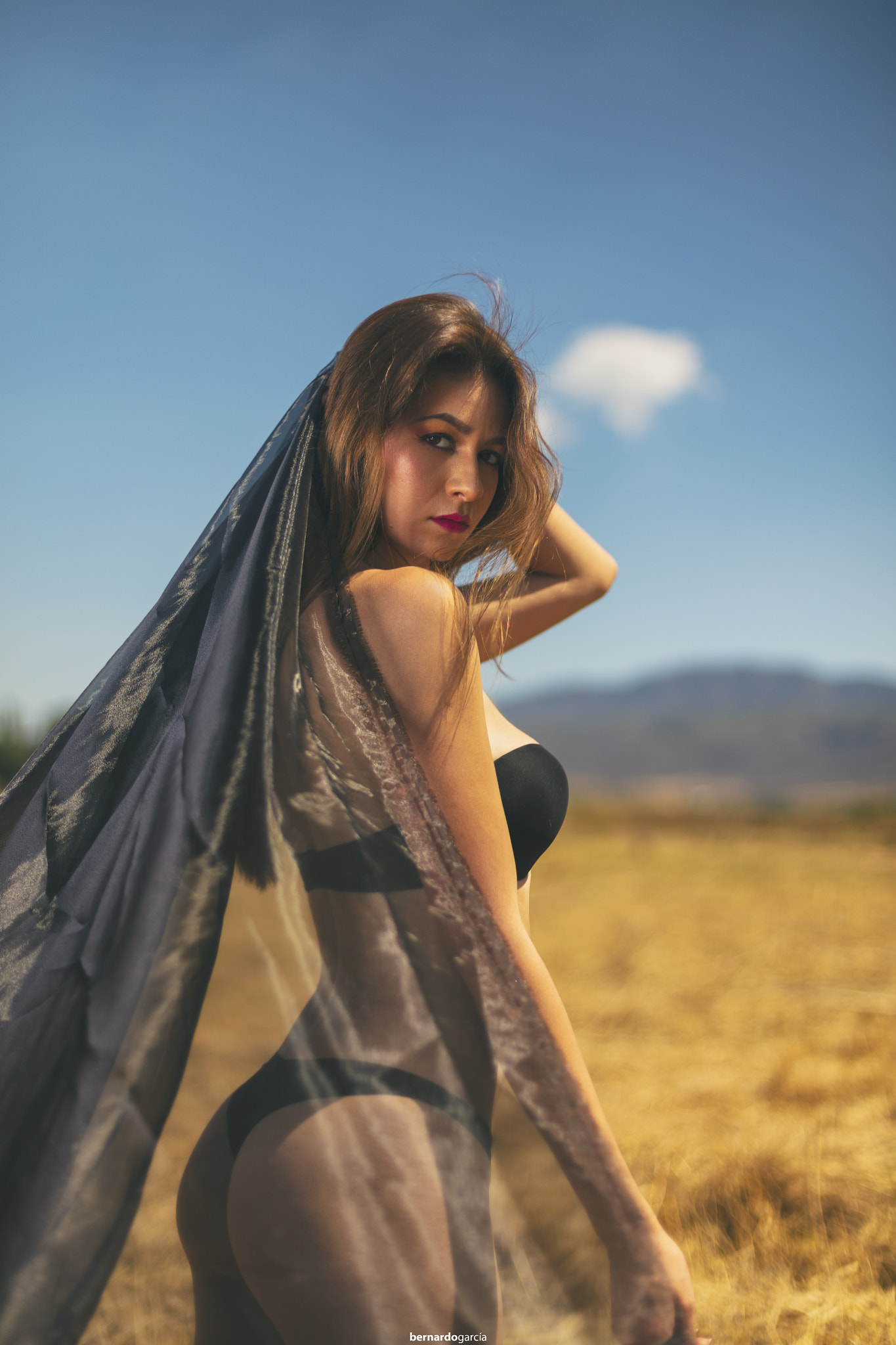 Canon EOS 5DS R sample photo. Woman in the sun photography