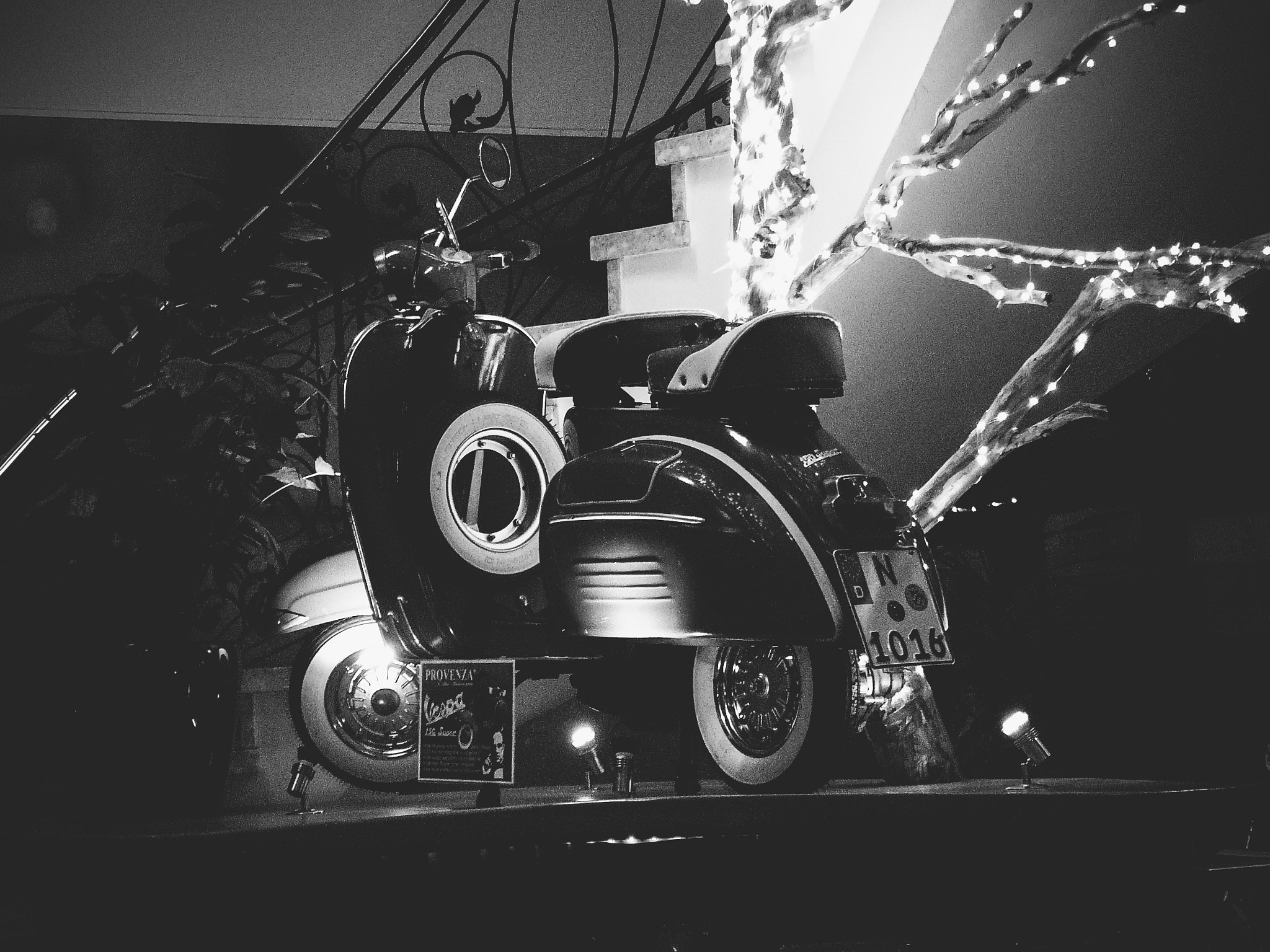 Leica DIGILUX 2 sample photo. Vespa photography