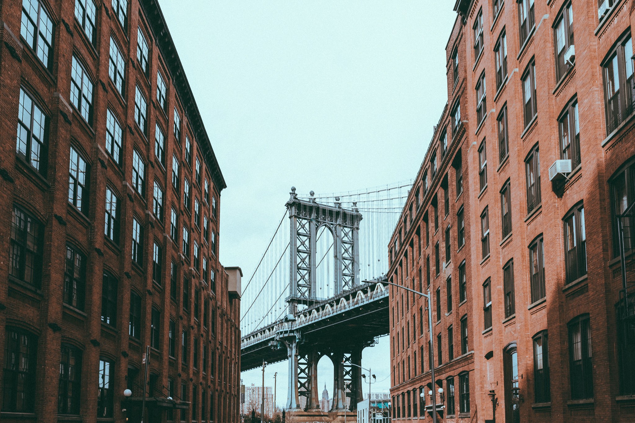 Sony FE 28mm F2 sample photo. Empire state building&manhattan bridge&dumbo photography