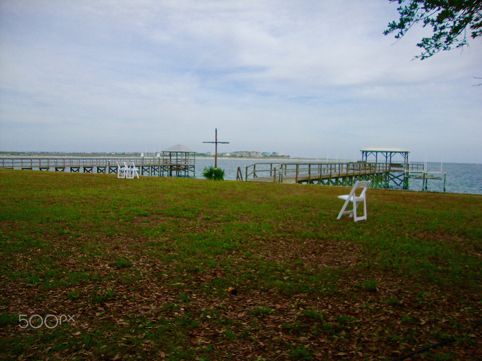 Sony Cyber-shot DSC-W230 sample photo. Chair and cross at inlet view, shallotte, nc photography