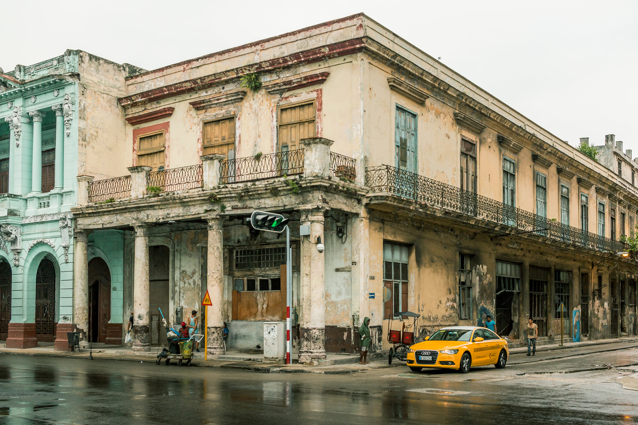Canon EF-S 24mm F2.8 STM sample photo. Calles de la habana photography