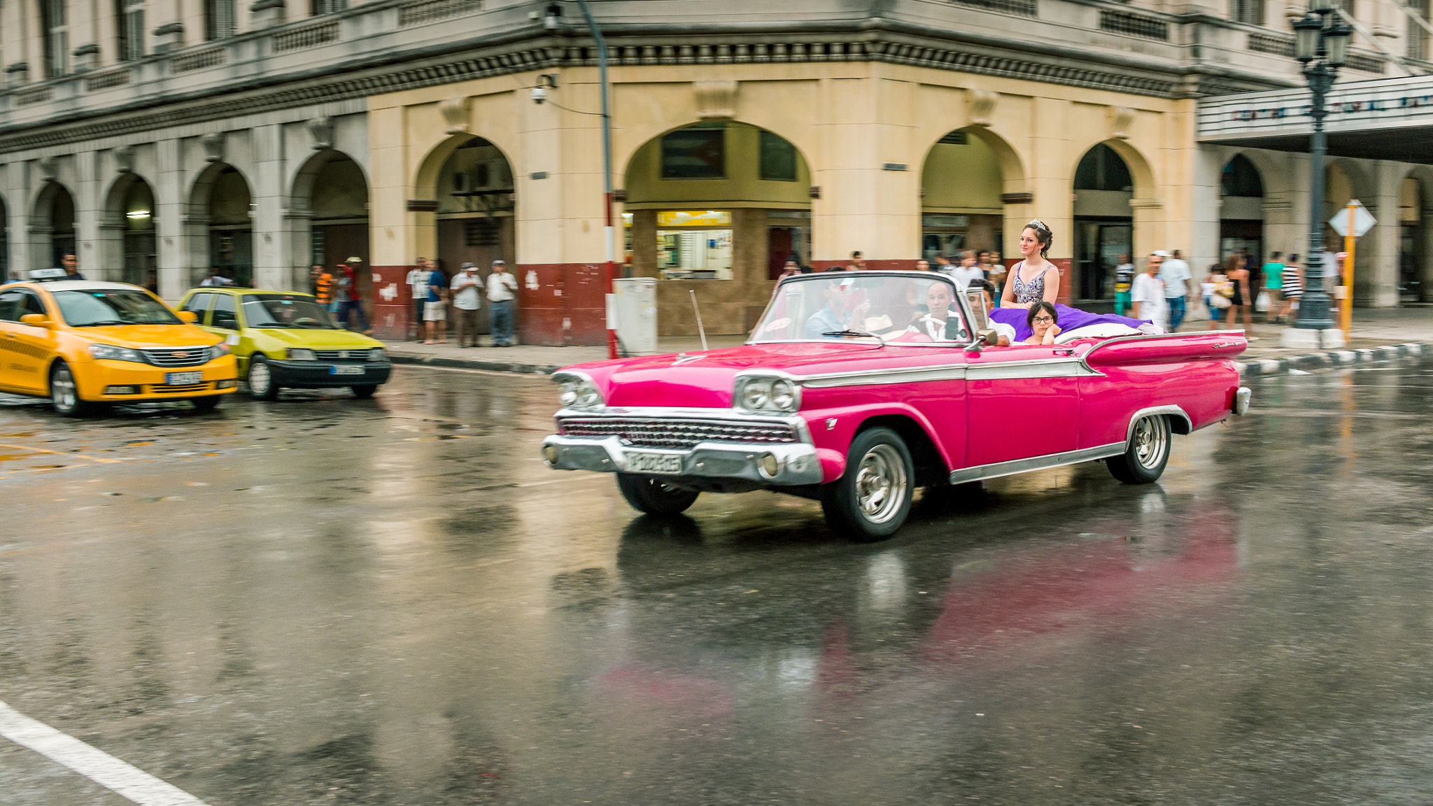 Canon EF-S 24mm F2.8 STM sample photo. Calles de la habana photography