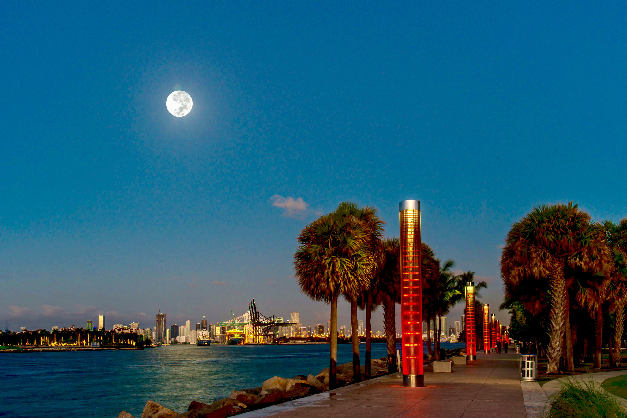 Nikon AF-S Nikkor 24-120mm F4G ED VR sample photo. Moon over south pointe photography