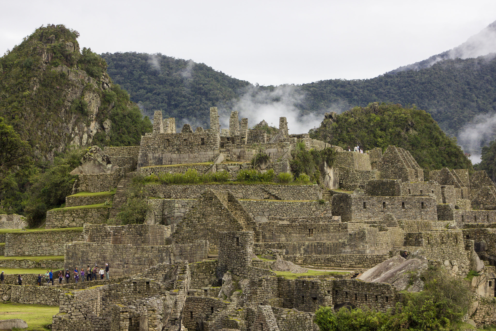 Canon EOS 550D (EOS Rebel T2i / EOS Kiss X4) + EF75-300mm f/4-5.6 sample photo. Machu picchu photography