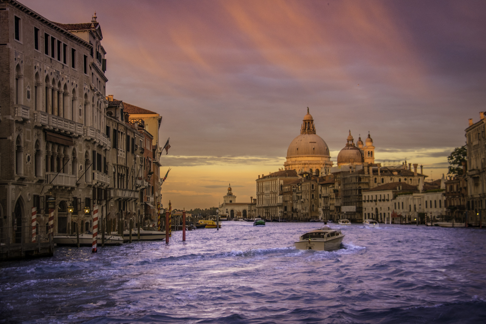 Canon EF-S 18-200mm F3.5-5.6 IS sample photo. Venice in evening photography