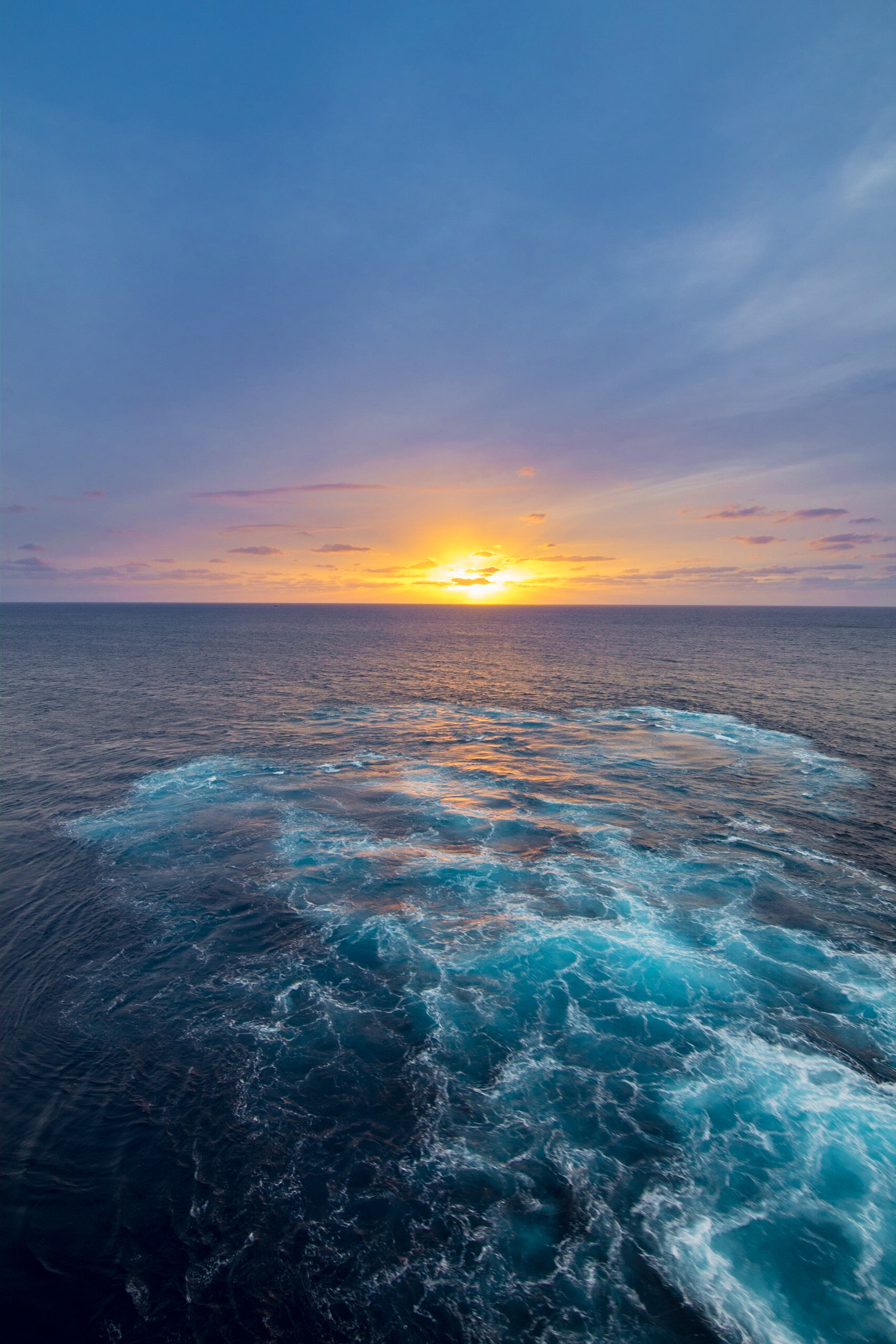 Tokina AT-X 11-20mm F2.8 PRO DX sample photo. Blue divided photography