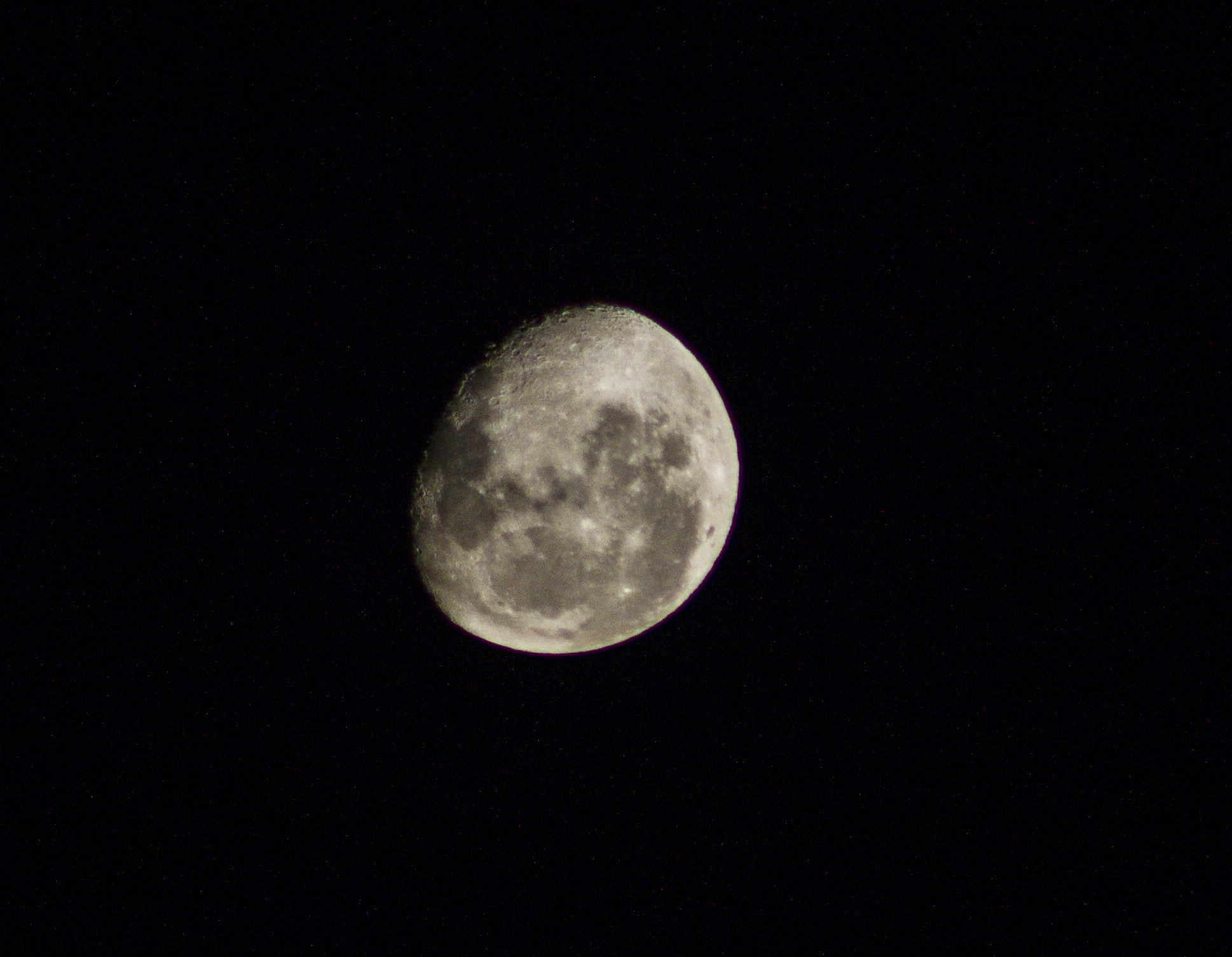 Canon EOS 550D (EOS Rebel T2i / EOS Kiss X4) + EF75-300mm f/4-5.6 sample photo. Moon photography