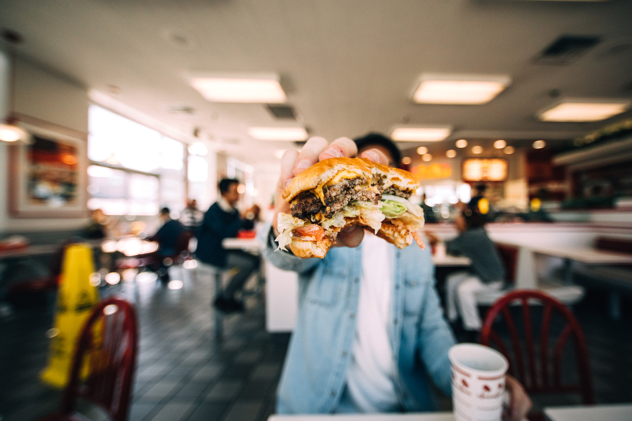 Canon EOS 5D Mark IV + Canon EF 14mm F2.8L II USM sample photo. In and out burger  photography