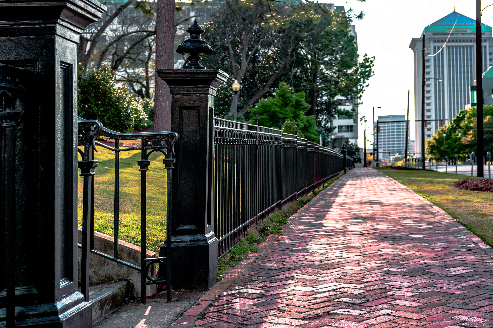 Nikon D7200 + Sigma 18-35mm F1.8 DC HSM Art sample photo. Sidewalk on capitol hill photography