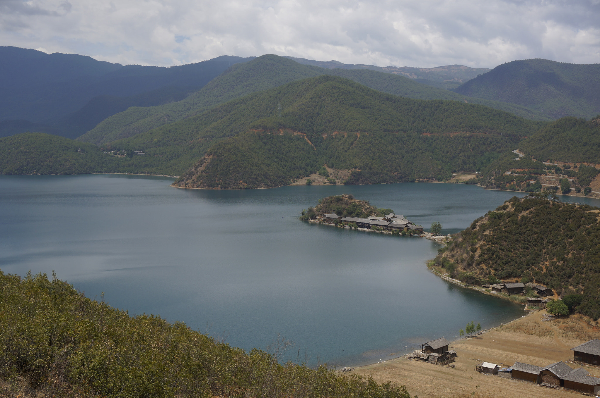 Sony E 16-50mm F3.5-5.6 PZ OSS sample photo. Lugu lake photography