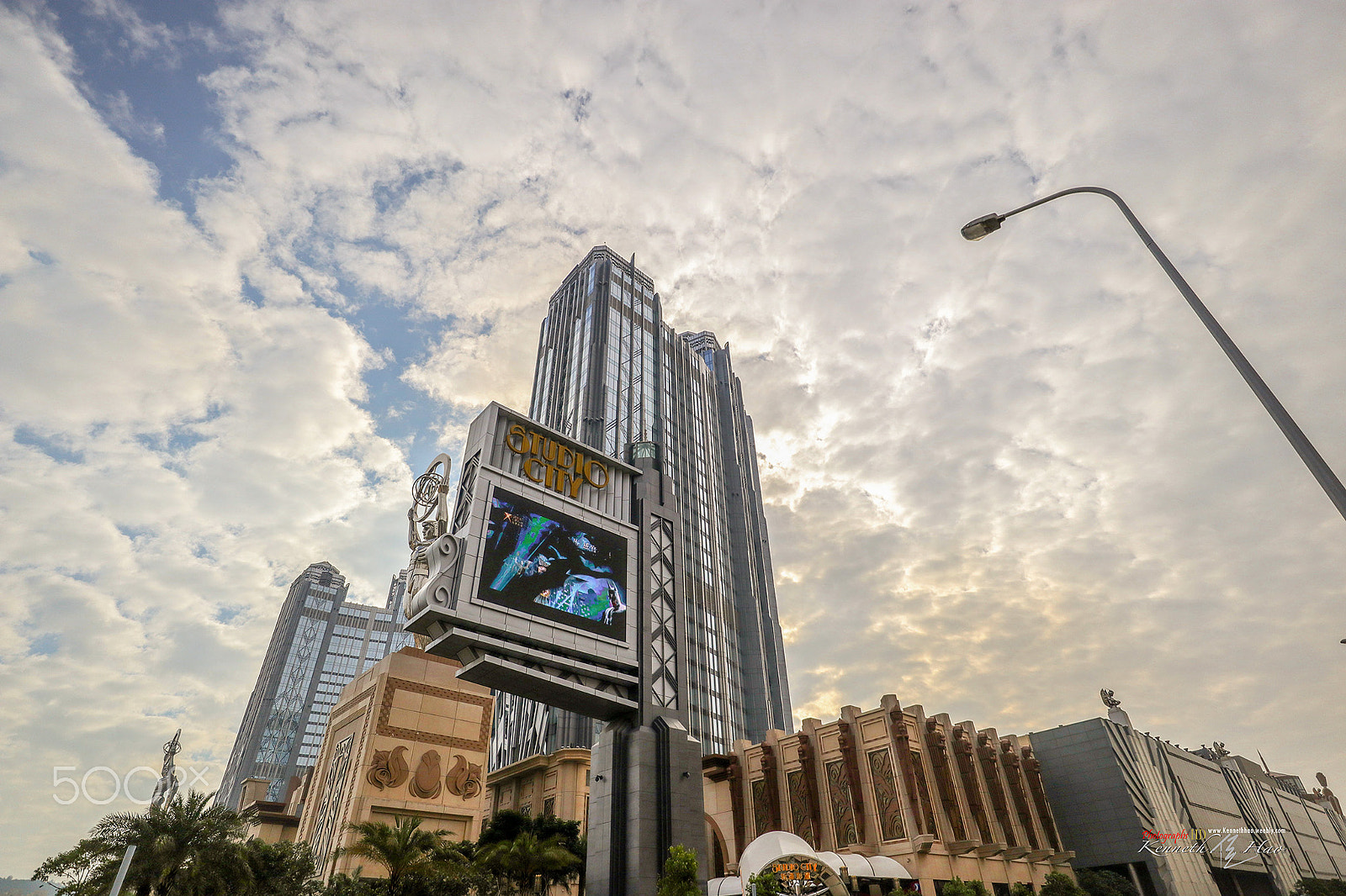 Canon EF-M 11-22mm F4-5.6 IS STM sample photo. Studio city photography