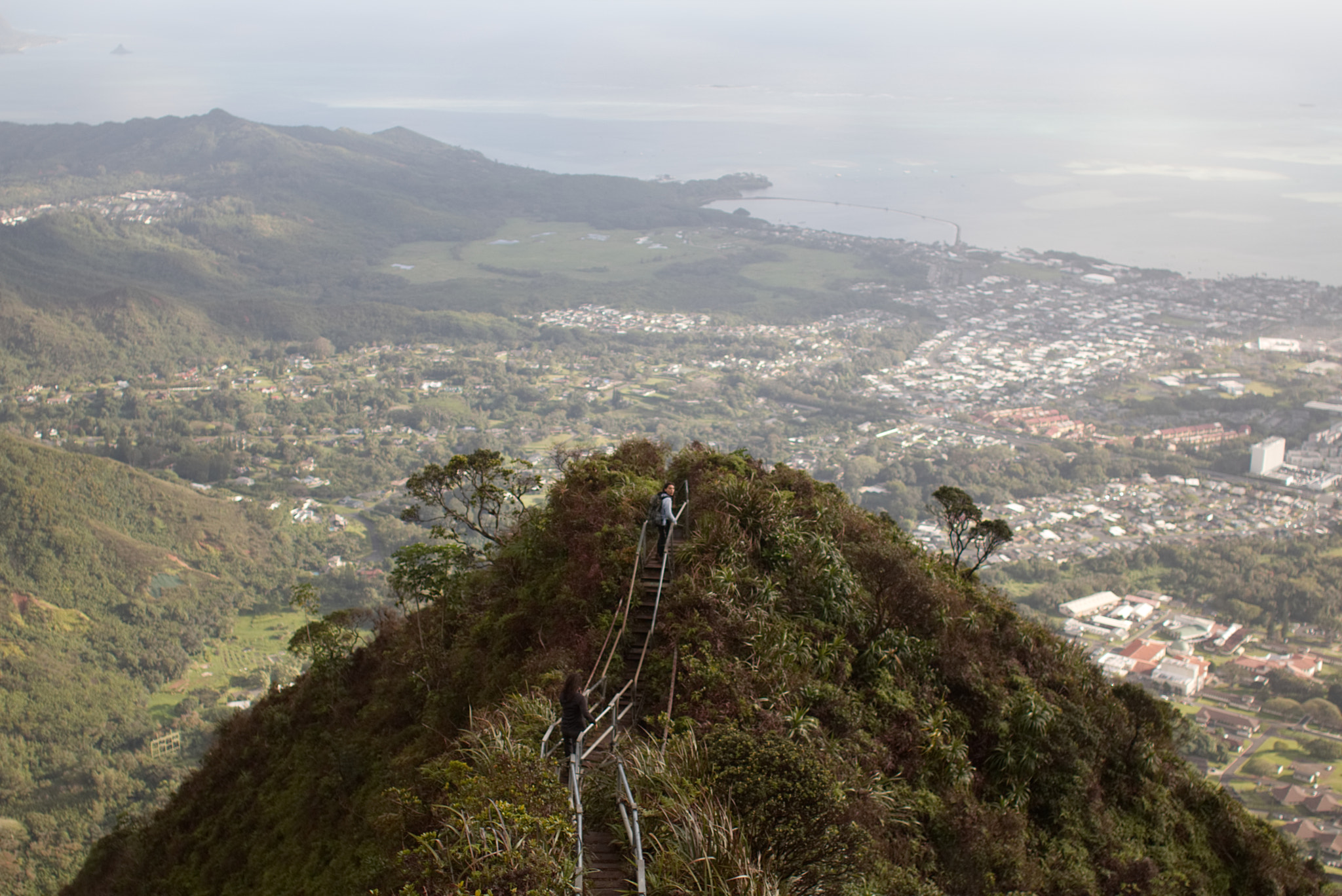 Canon EOS 70D + Canon EF 28mm F1.8 USM sample photo. Haiku stairs photography