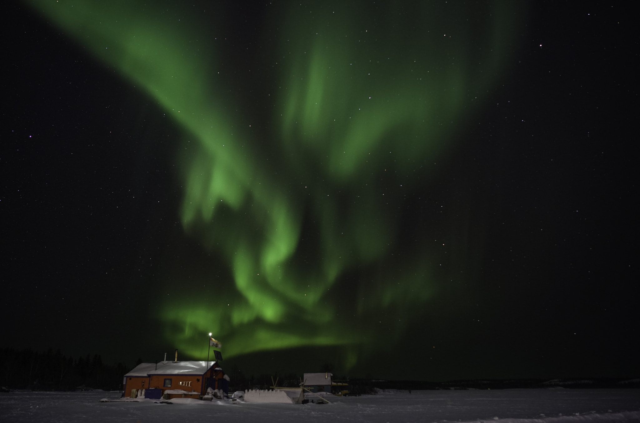 Sony a7R sample photo. Houseboat aurora photography