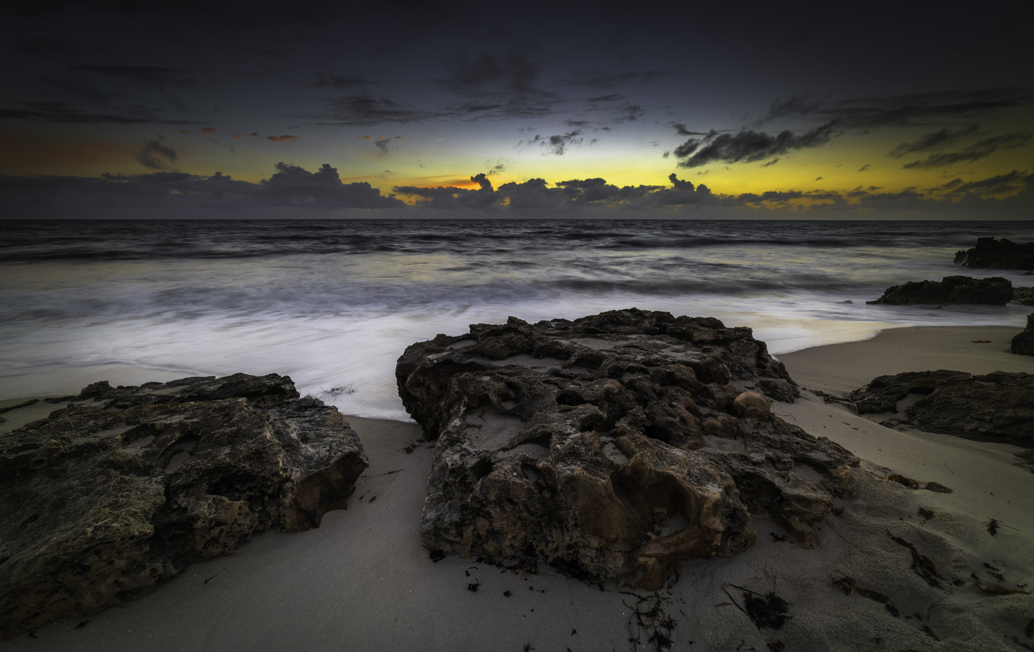 Nikon D810 + Samyang 14mm F2.8 ED AS IF UMC sample photo. On the rocks photography