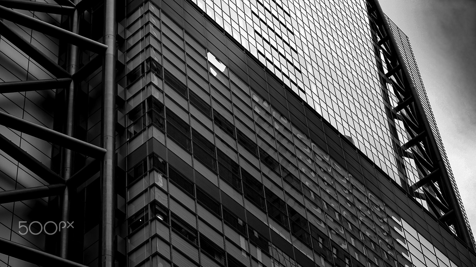 Sony FE 85mm F1.4 GM sample photo. Shiodome life photography