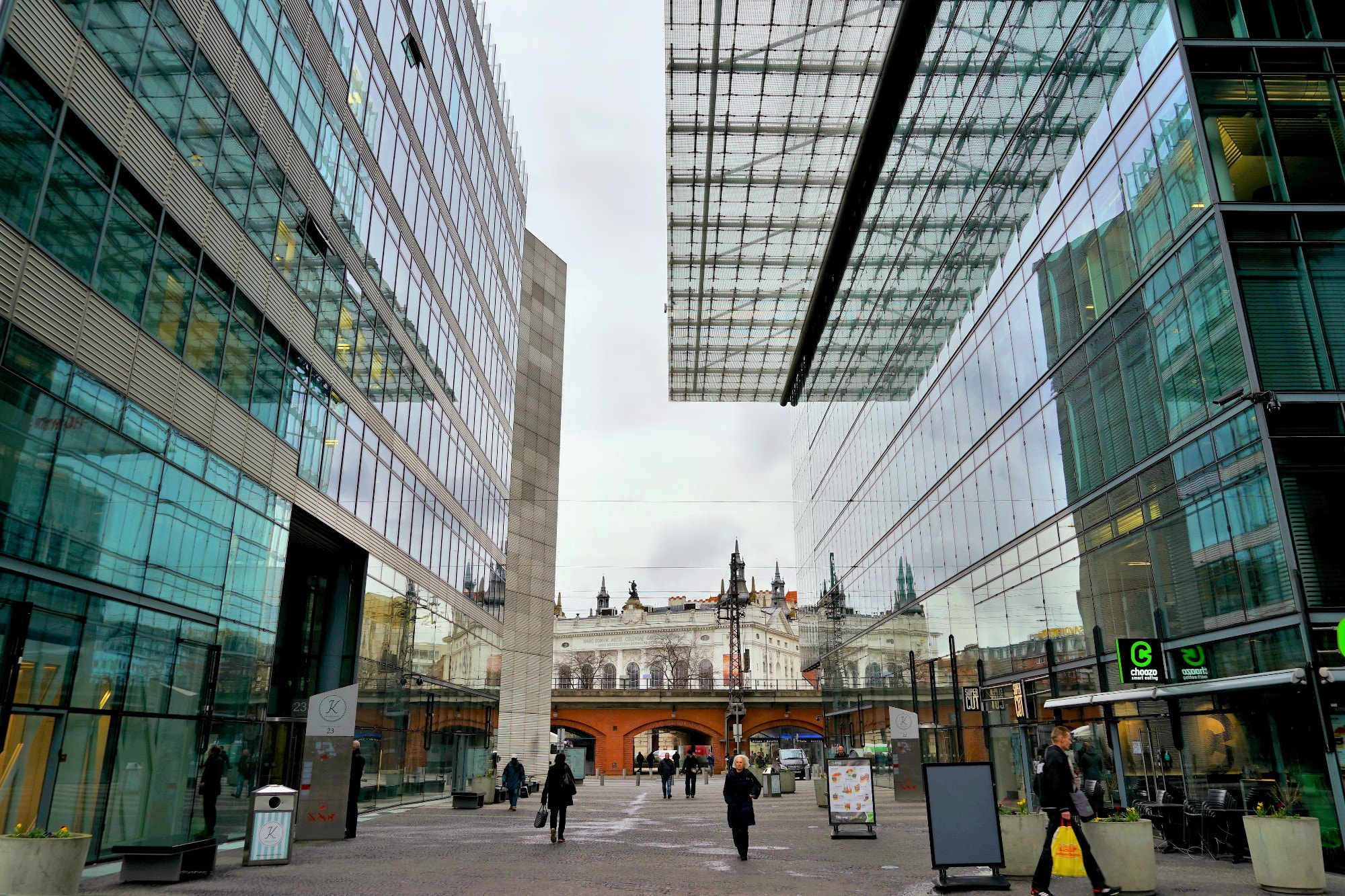 Sony FE 24-240mm F3.5-6.3 OSS sample photo. Kranzler eck， berlin photography