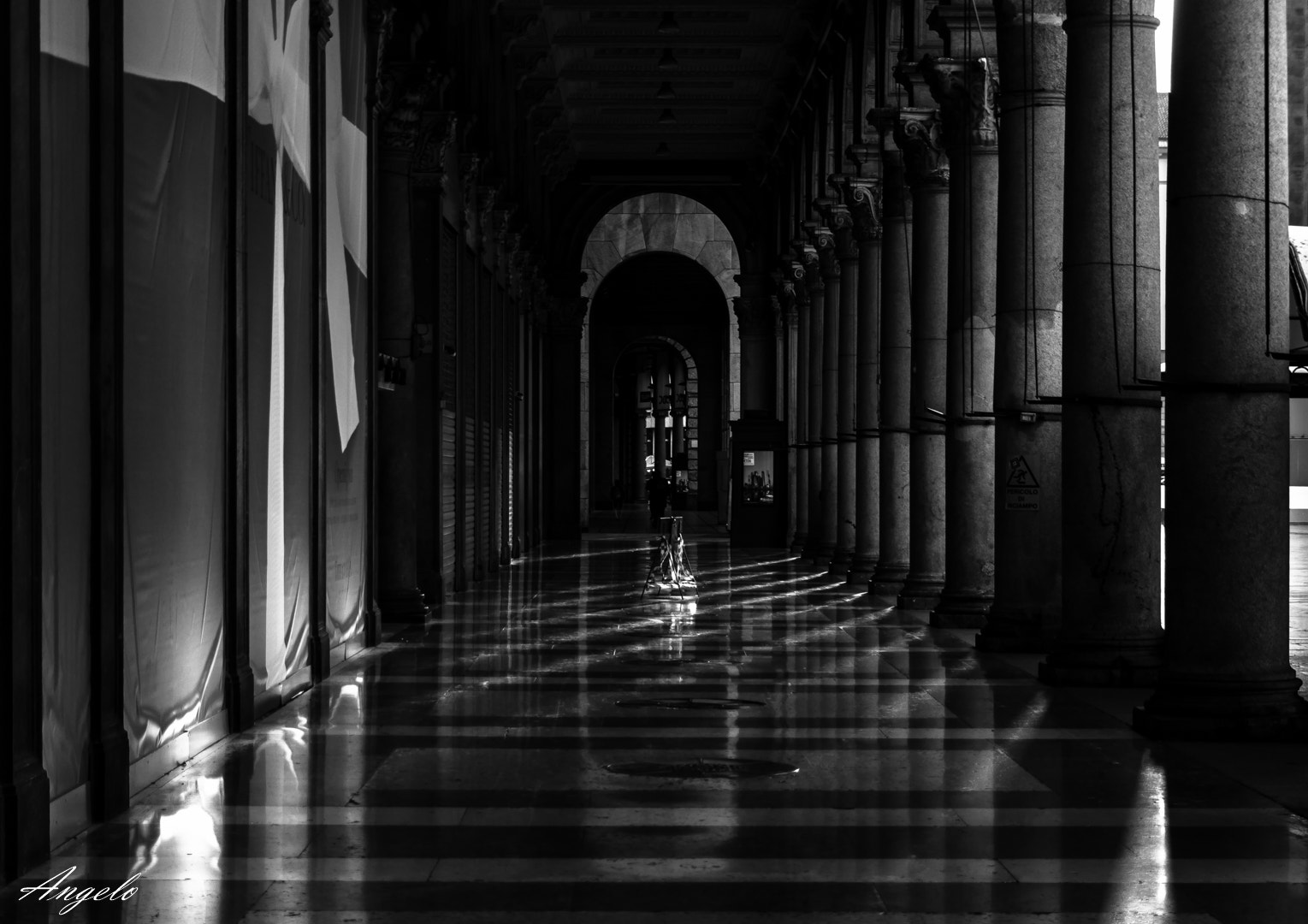 Sigma 18-200mm F3.5-6.3 DC OS HSM sample photo. Sunday, milan 7.00 am photography