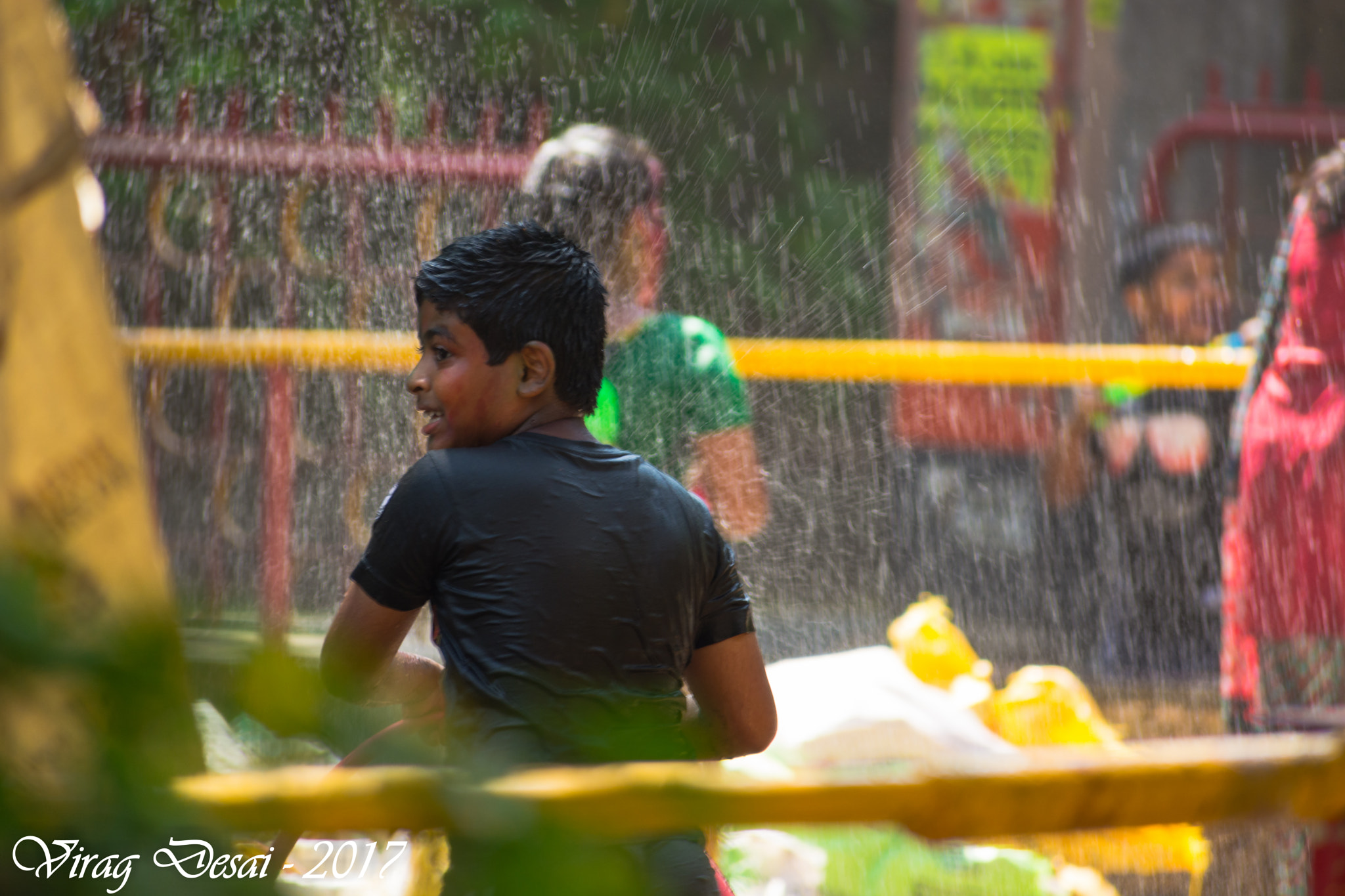 Nikon D5200 + Sigma 70-300mm F4-5.6 DG OS sample photo. Kid splashing photography