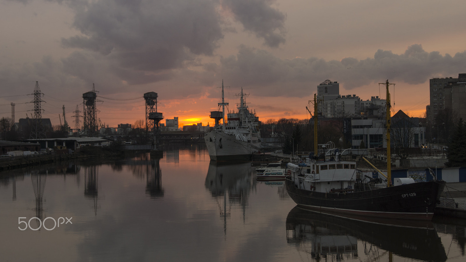 Sony SLT-A65 (SLT-A65V) + Sony DT 18-55mm F3.5-5.6 SAM sample photo. The sunset over the river photography