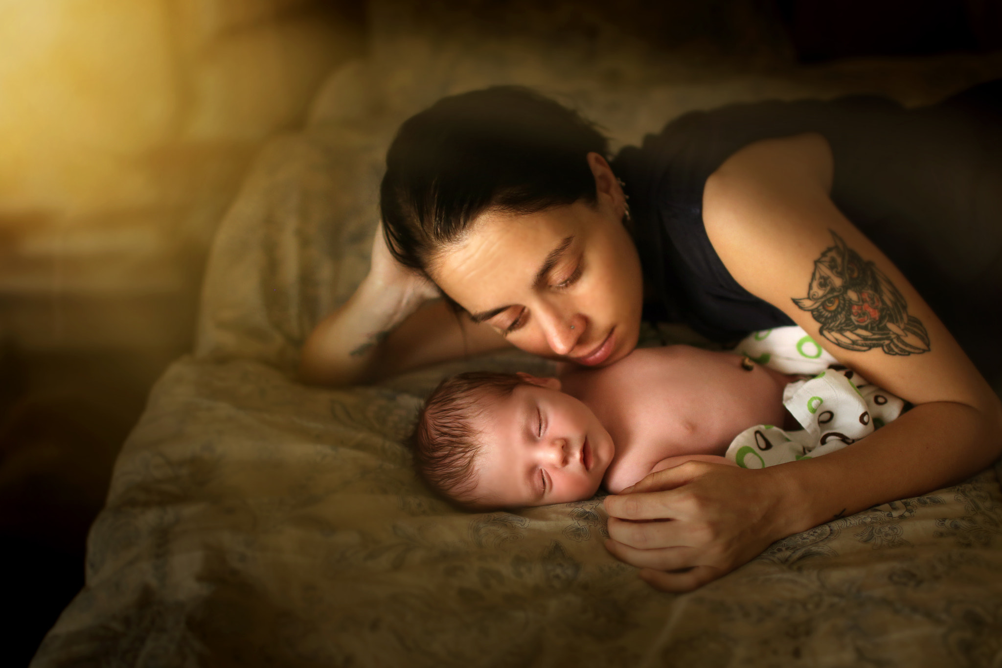 Canon EOS 6D + Canon EF 35mm F1.4L USM sample photo. Stunning mamma with brand new son photography