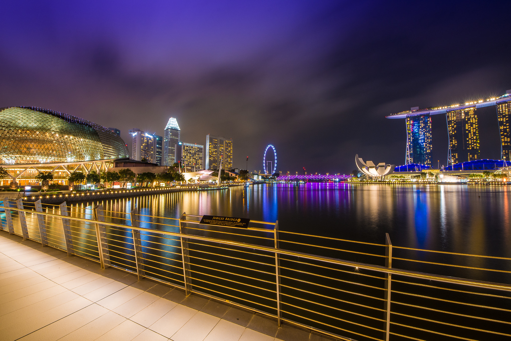 Sigma 8-16mm F4.5-5.6 DC HSM sample photo. Jubilee bridge singapore photography