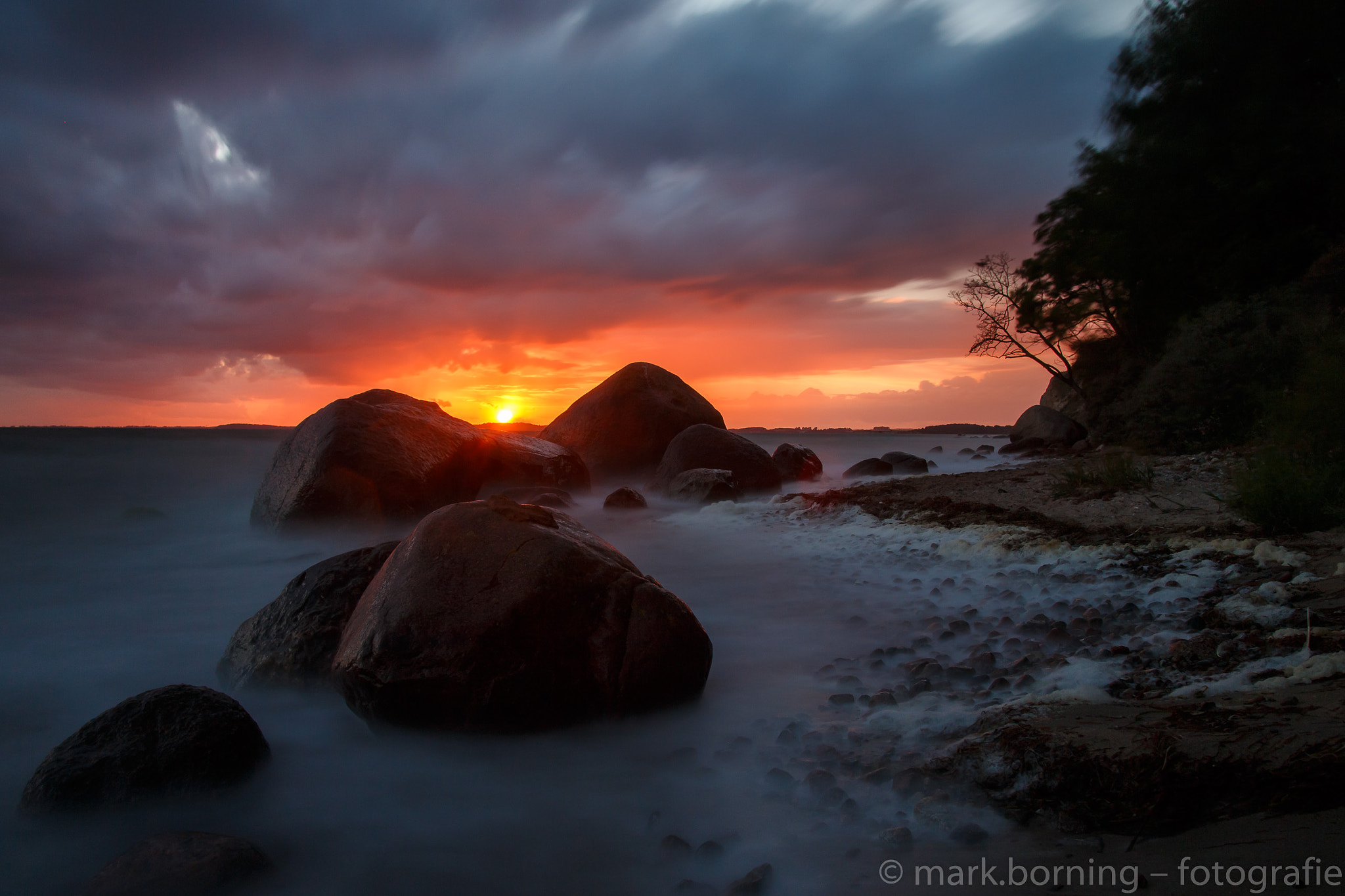 Canon EOS 70D + Sigma 18-50mm f/2.8 Macro sample photo. Sunset photography