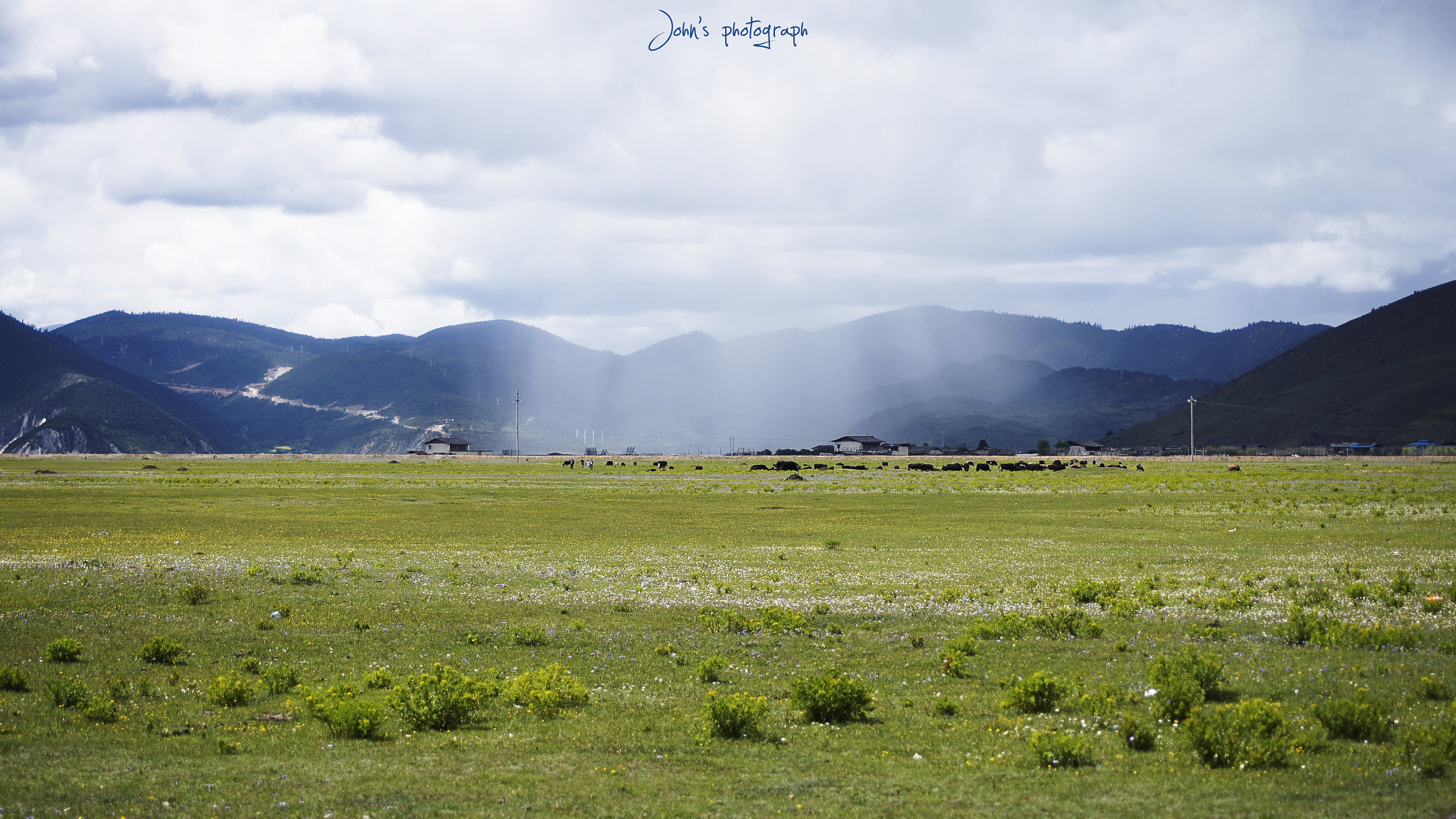 Sony SLT-A55 (SLT-A55V) + Sony DT 55-200mm F4-5.6 SAM sample photo. Rainy clouds of shangri-la photography