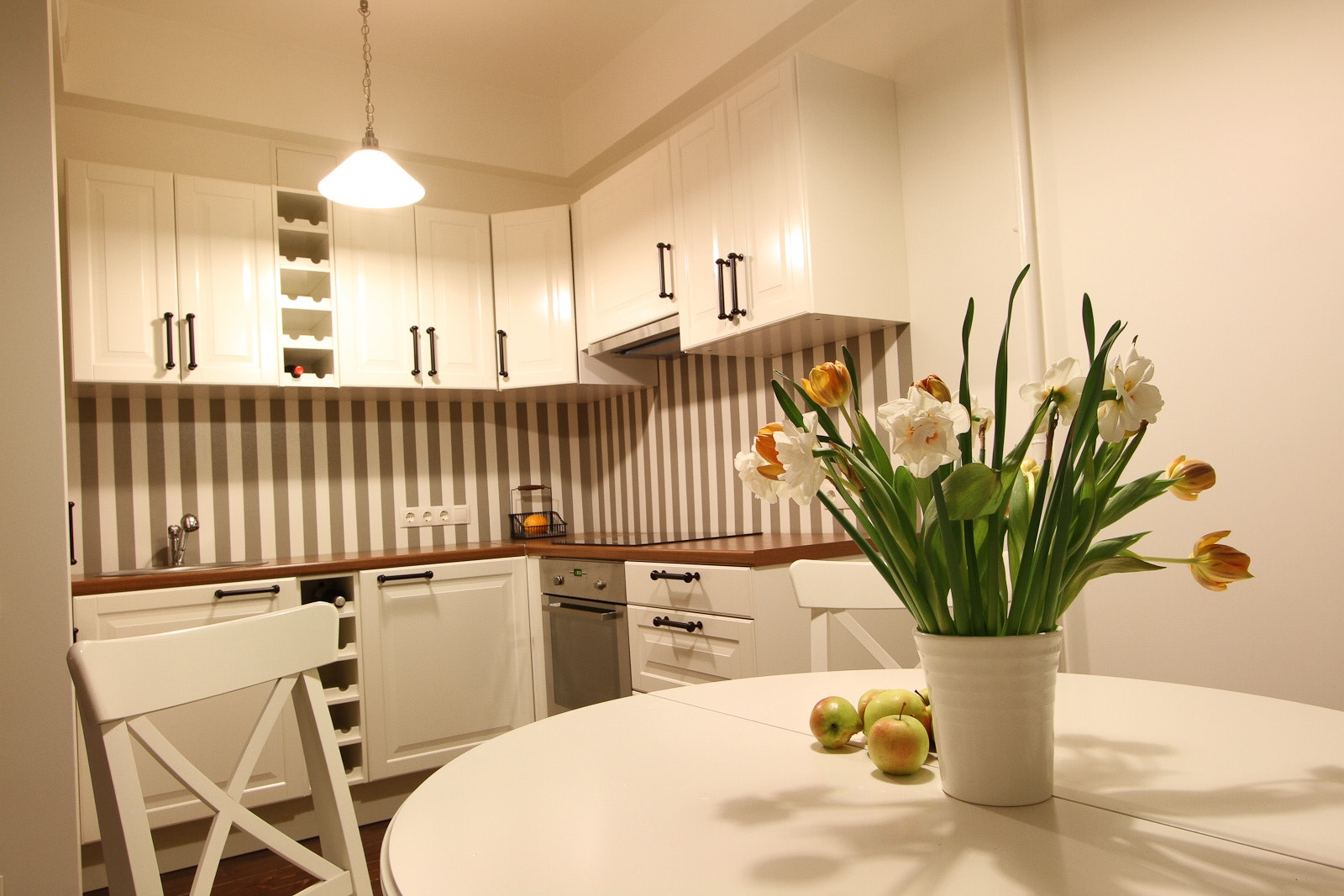 Canon EF-S 10-22mm F3.5-4.5 USM sample photo. Kitchen interior photography