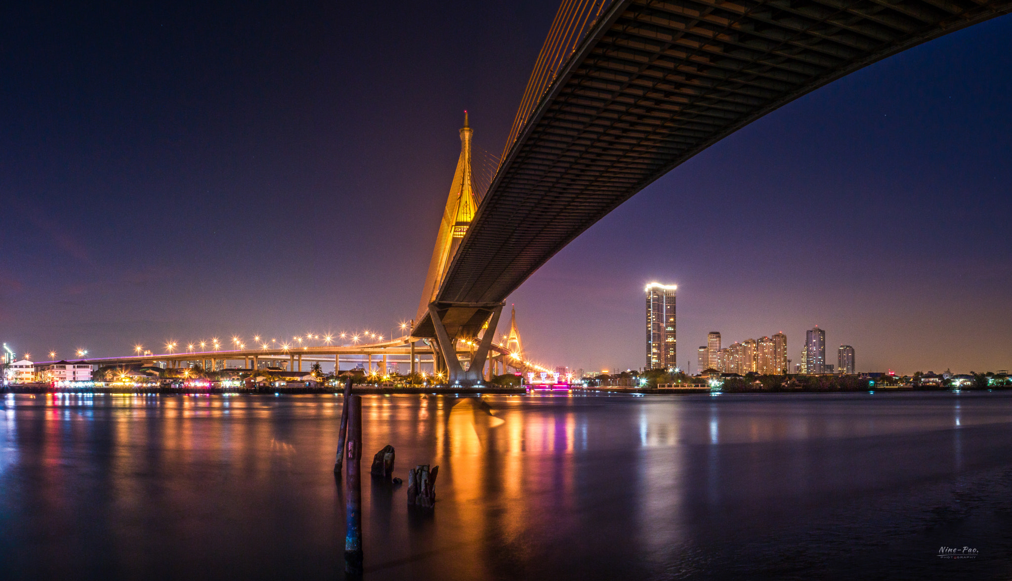 Olympus PEN E-PL7 sample photo. Bangkok night colour photography