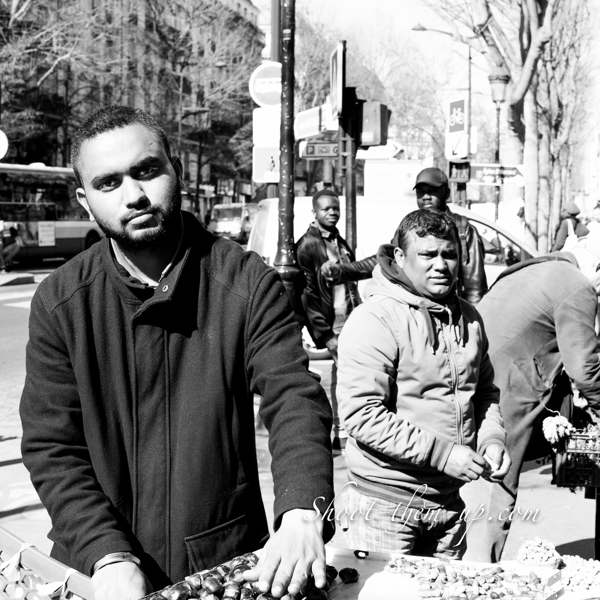 Nikon D4S sample photo. Roasted chestnuts seller photography