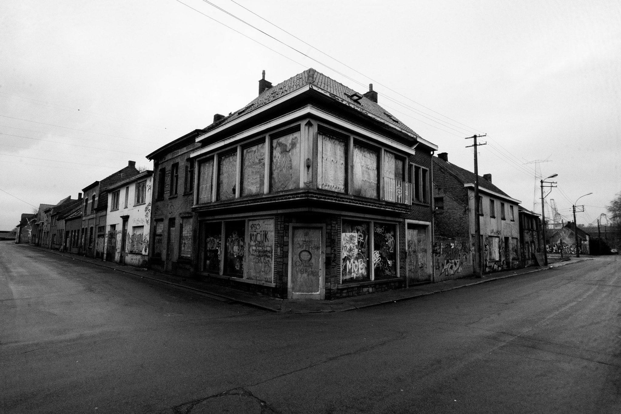 Nikon D7100 + Tokina AT-X Pro 12-24mm F4 (IF) DX sample photo. Abandoned intersection photography