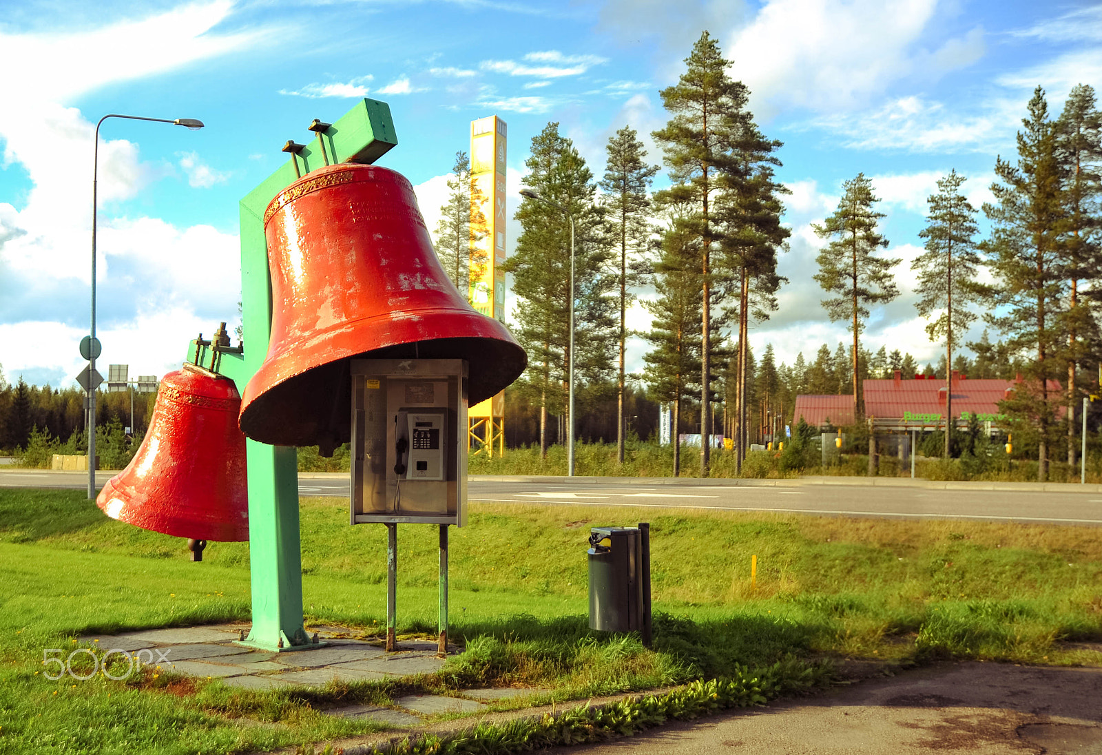 Nikon AF Nikkor 24-85mm F2.8-4D IF sample photo. Vaskikello bells 9 photography