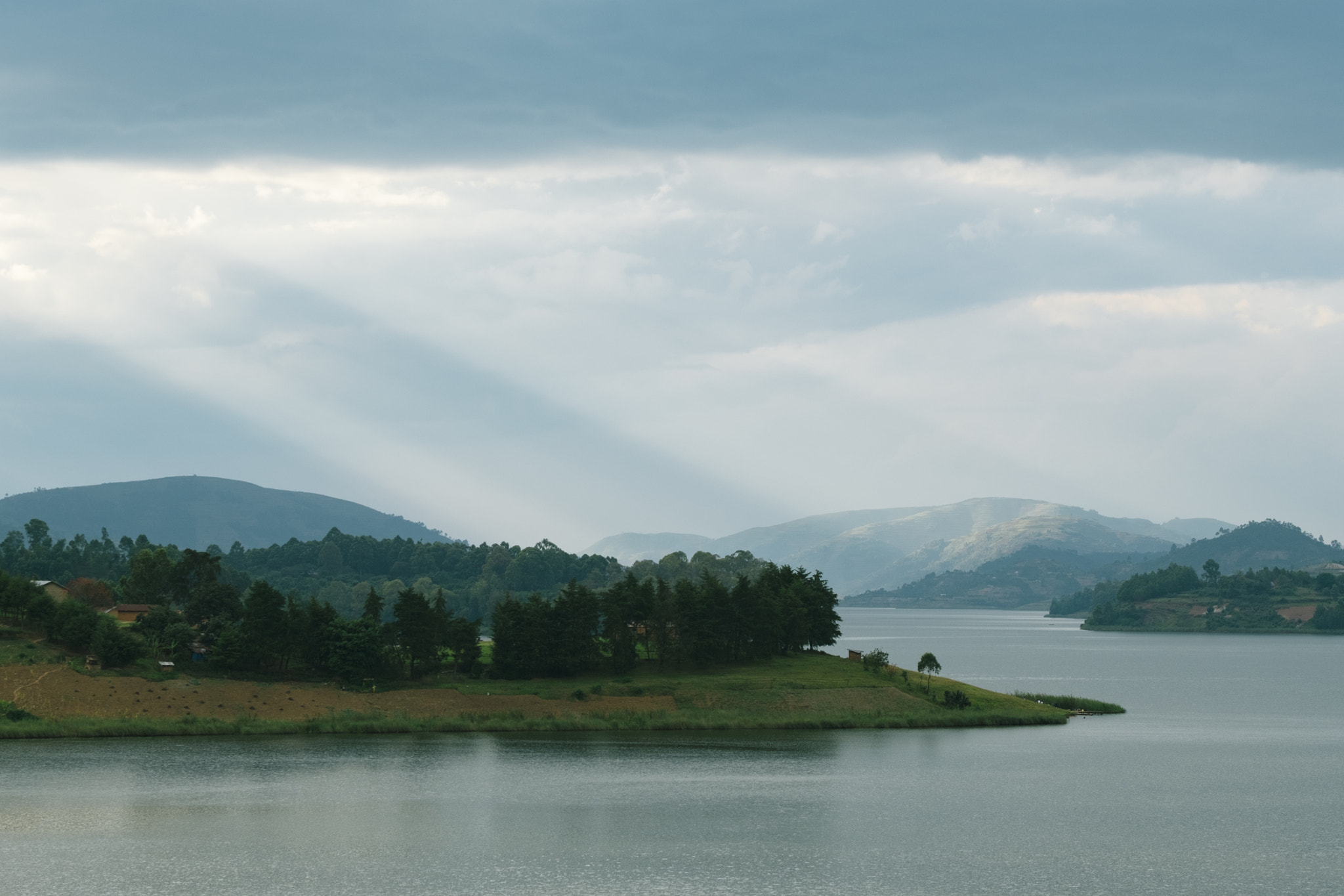 Fujifilm X-Pro2 + Fujifilm XF 50-140mm F2.8 R LM OIS WR sample photo. Lake bunyonyi photography