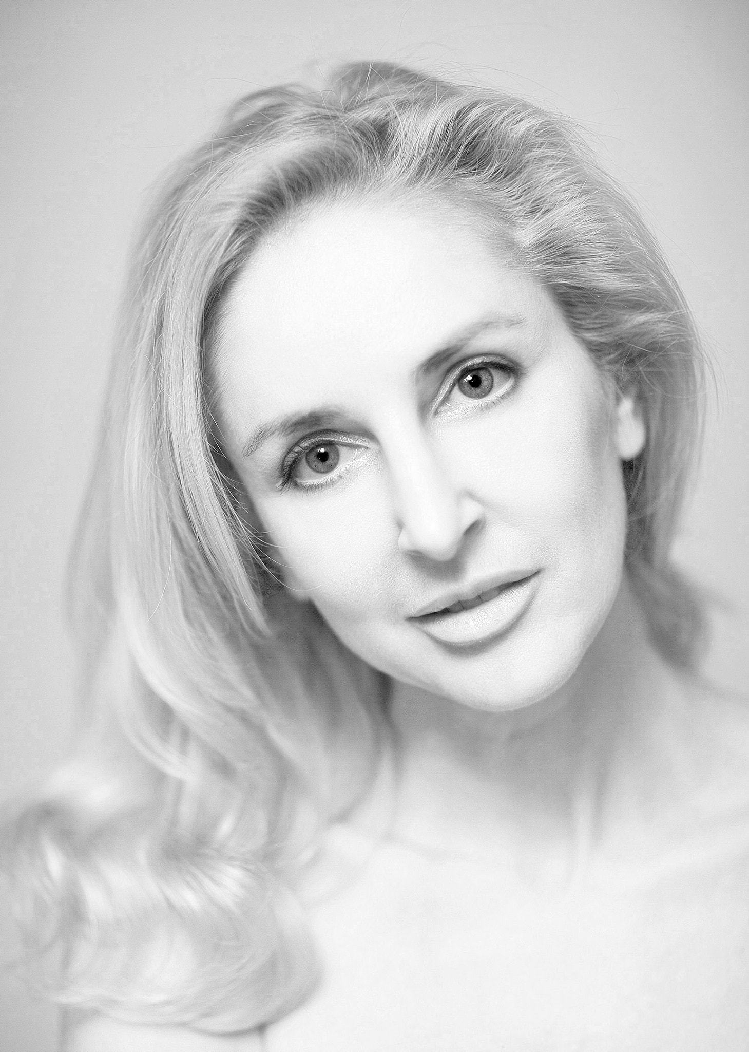 Canon EF 85mm F1.2L II USM sample photo. Female portrait.jpg photography