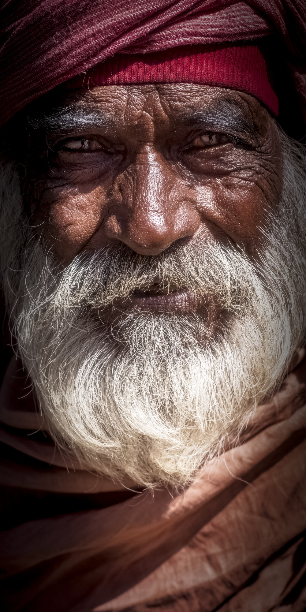 Nikon D810 + Nikon AF-S Nikkor 50mm F1.8G sample photo. Begging near the fort photography