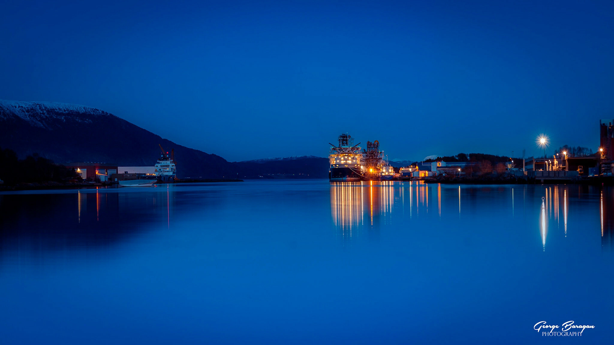 Samsung NX30 + Samsung NX 18-55mm F3.5-5.6 OIS sample photo. Night over the sea.  photography