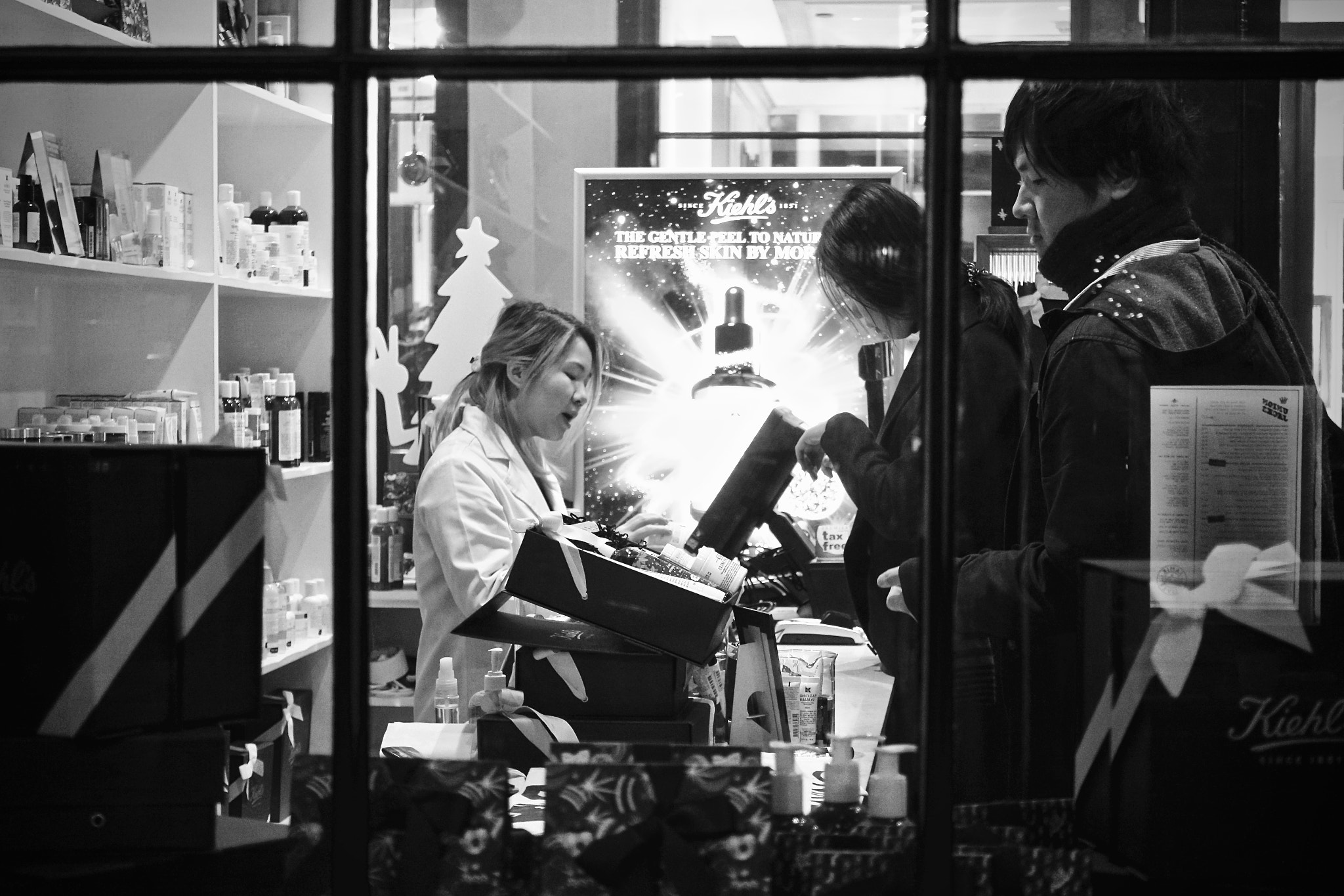 Sony Cyber-shot DSC-RX100 IV + Sony 24-70mm F1.8-2.8 sample photo. Covent garden piazza, london, uk. photography