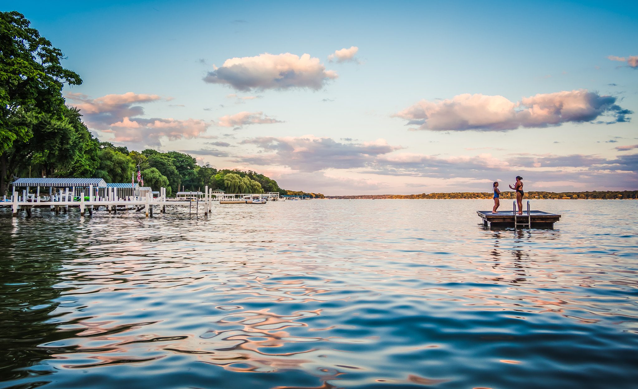 Olympus OM-D E-M5 + Panasonic Lumix G Vario 7-14mm F4 ASPH sample photo. Knollwood raft and docks at dusk photography