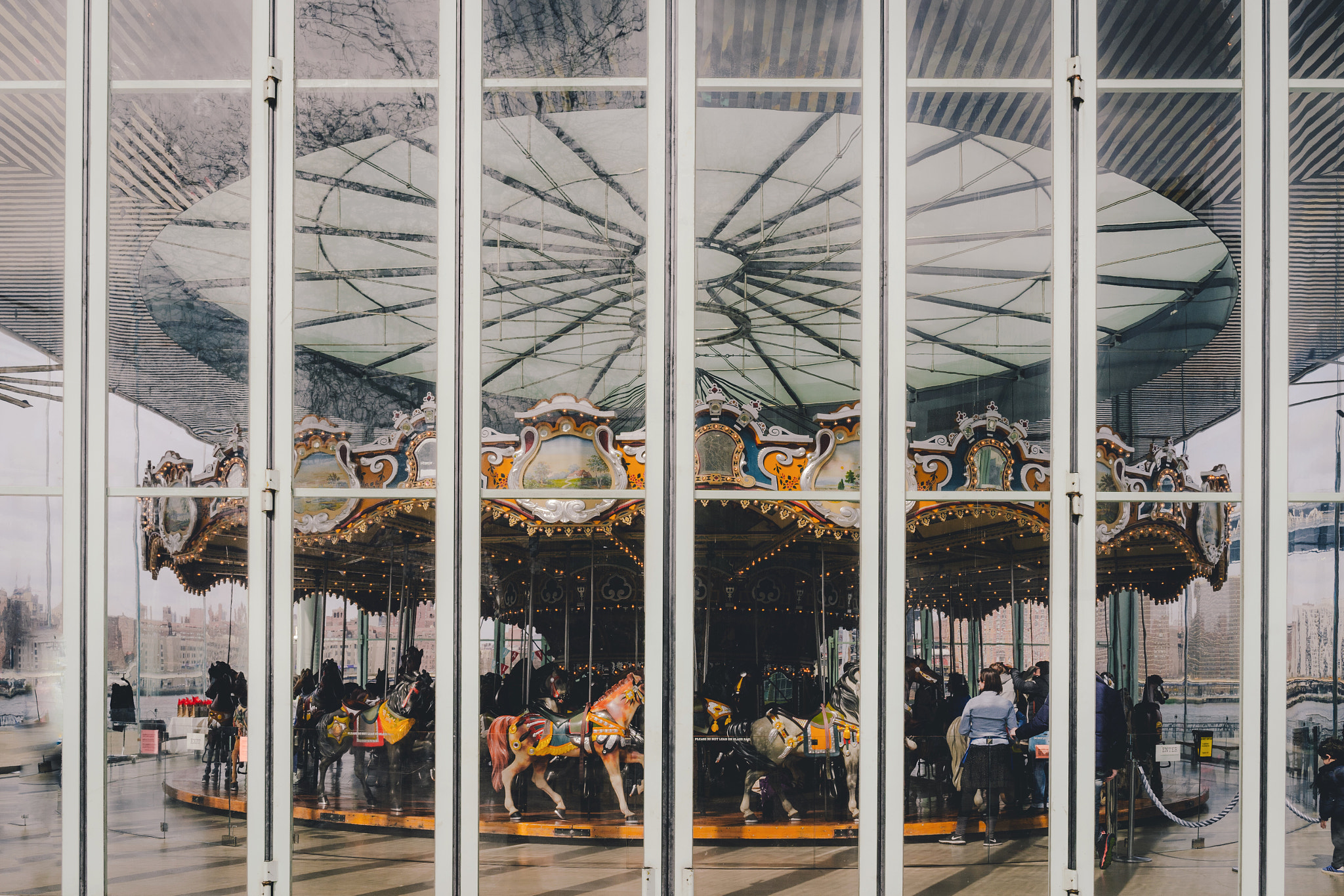 Sony FE 28mm F2 sample photo. Jane's carousel@nyc dumbo photography