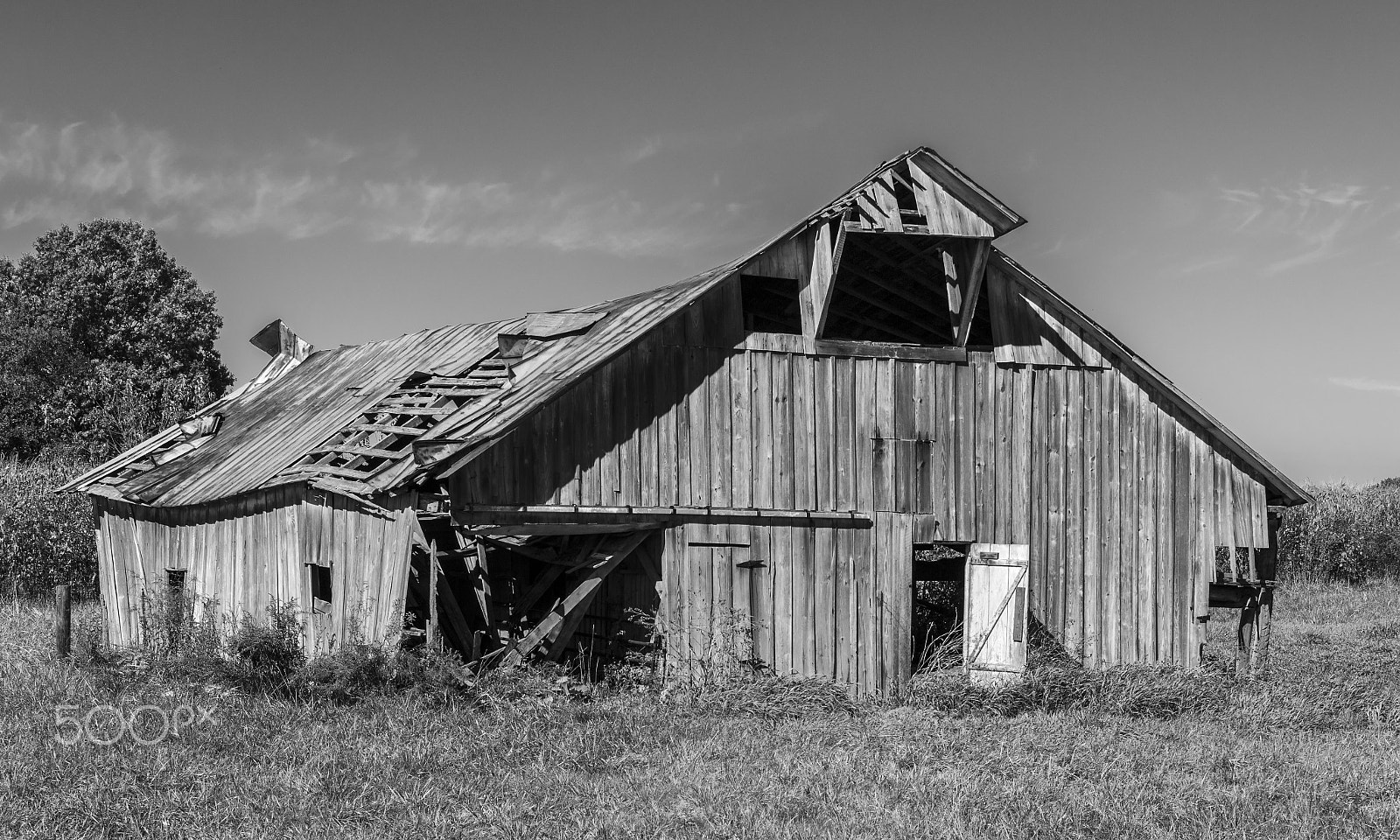 Sigma 24-70mm F2.8 EX DG Macro sample photo. Decaying barn photography