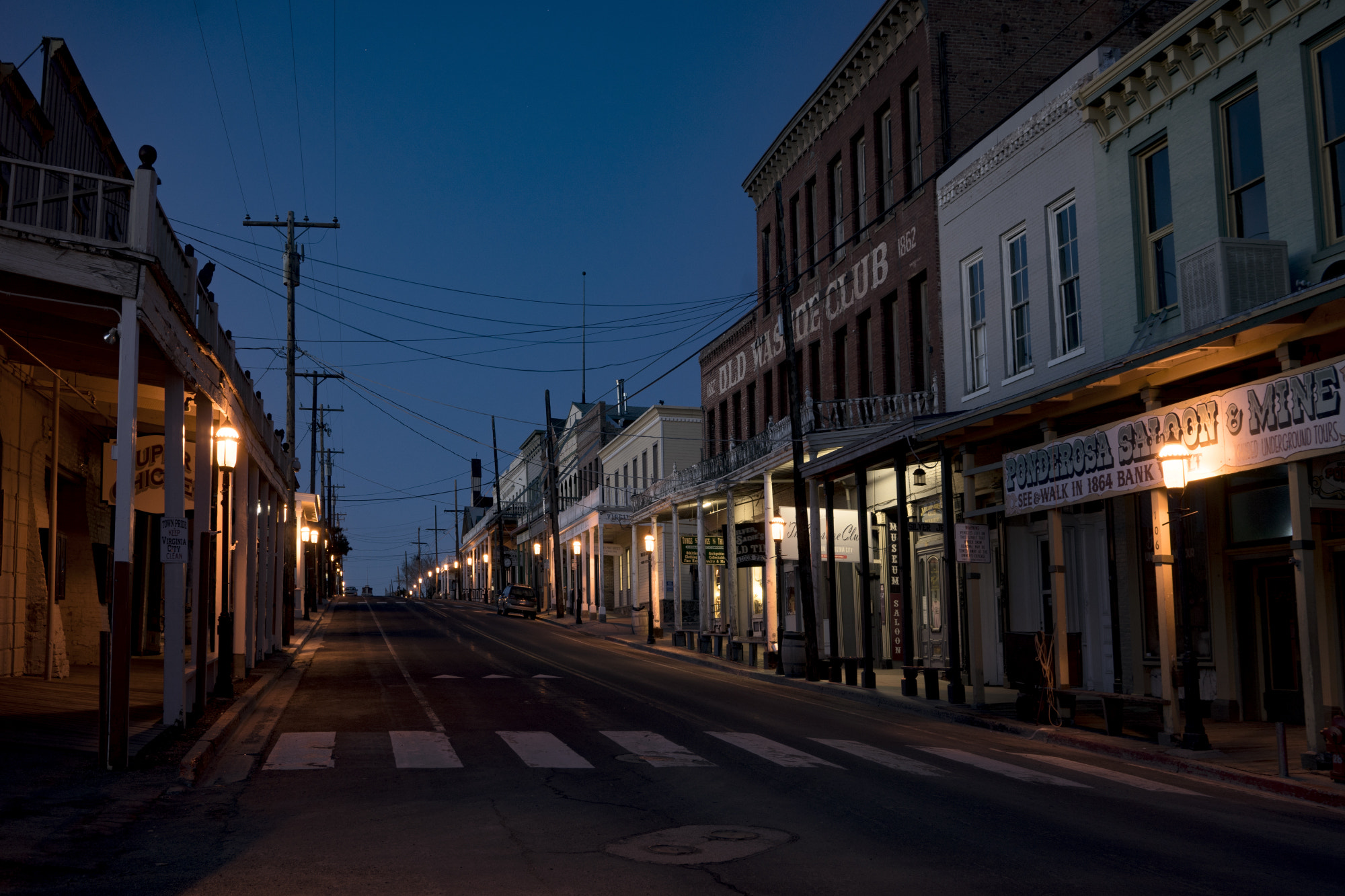 Sony a7 + Sony Sonnar T* FE 35mm F2.8 ZA sample photo. Gaslight main street photography