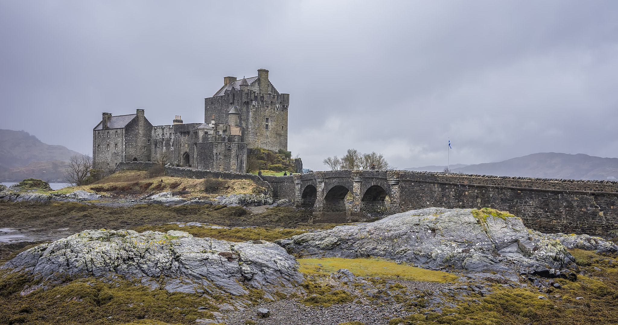 Sony a7 + Sony Sonnar T* FE 35mm F2.8 ZA sample photo. Castle-eilean-donan-2 photography