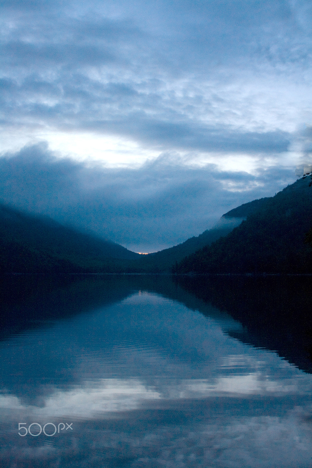 Canon EOS 400D (EOS Digital Rebel XTi / EOS Kiss Digital X) sample photo. Valley between bubbles at jordan pond at dusk photography
