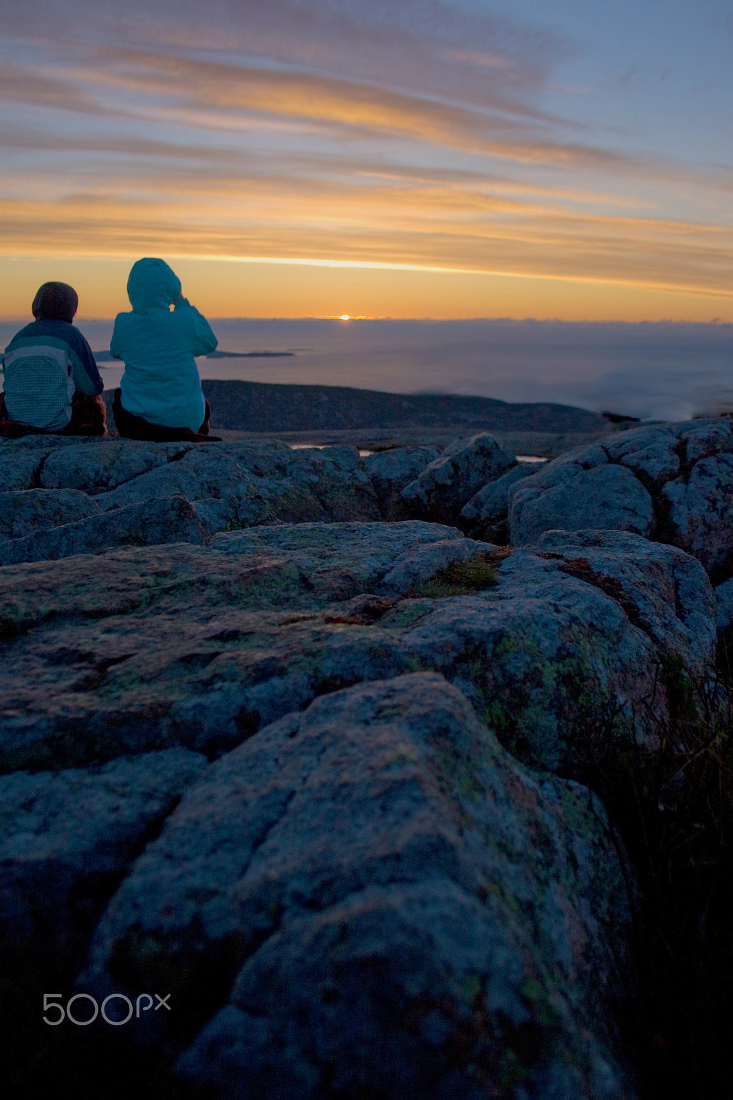 Canon EOS 400D (EOS Digital Rebel XTi / EOS Kiss Digital X) sample photo. Silhouette of tourists watching sunrise at cadillac mountain in photography
