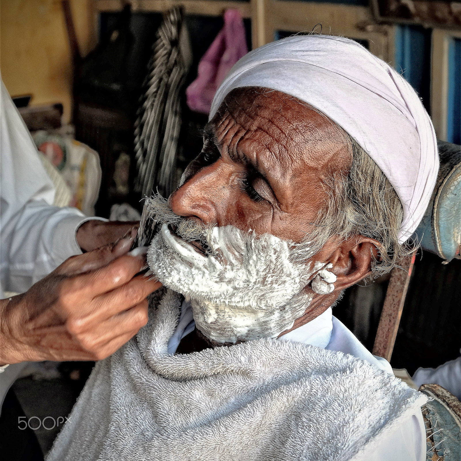 Fujifilm X-E2 + Fujifilm XF 18-55mm F2.8-4 R LM OIS sample photo. Barber gujarat photography