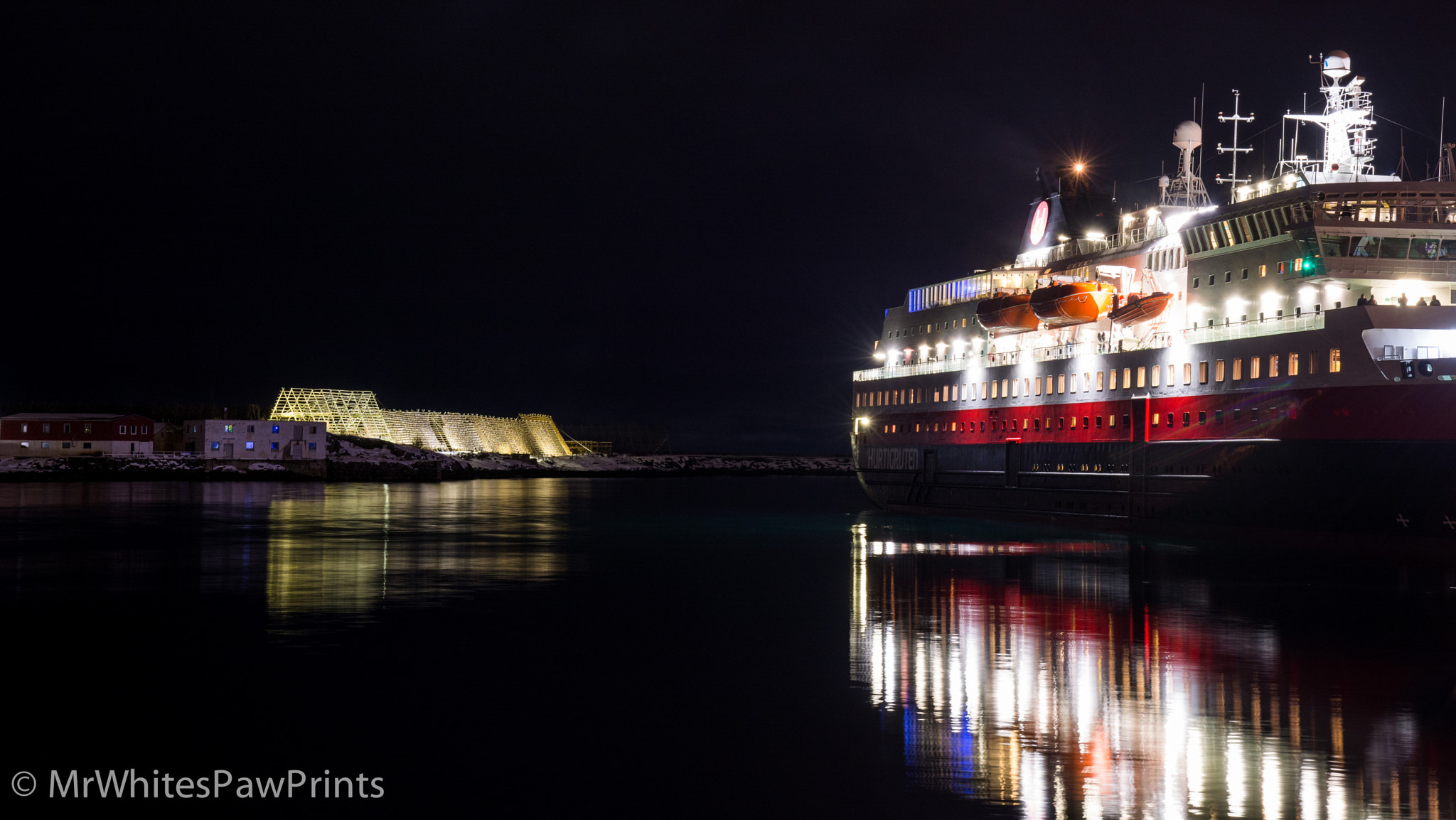 Nikon D7100 sample photo. Hurtigruten ship docked at svolvaer photography