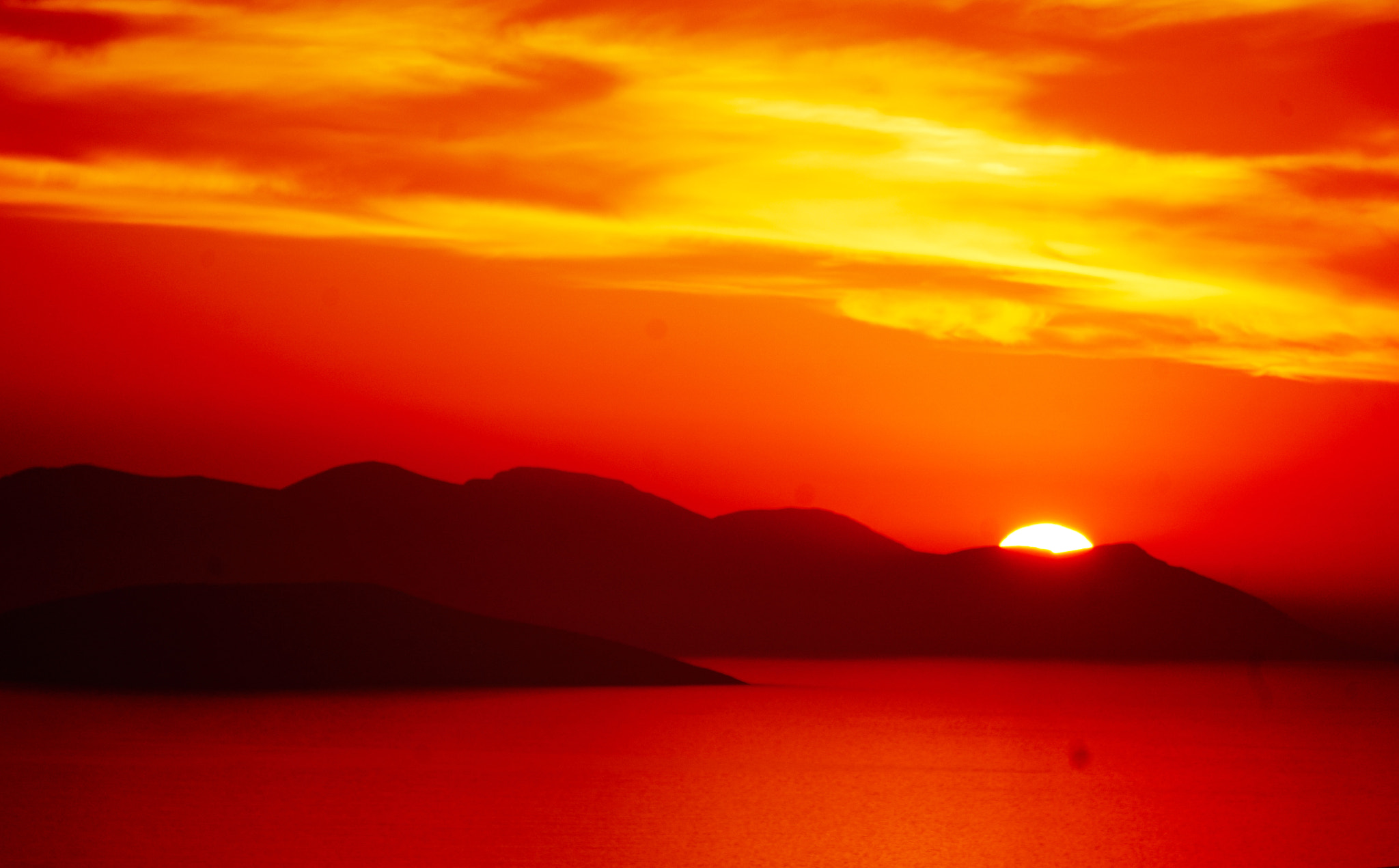 Sony 70-300mm F4.5-5.6 G SSM sample photo. Sunset over the  egea sea photography