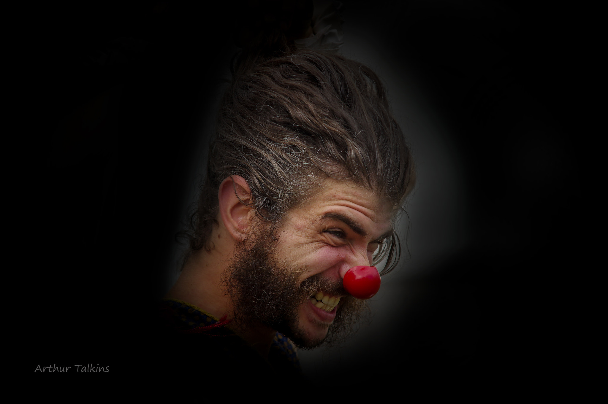 Sigma 70-200mm F2.8 EX DG Macro HSM II sample photo. A clown....the darker side... photography