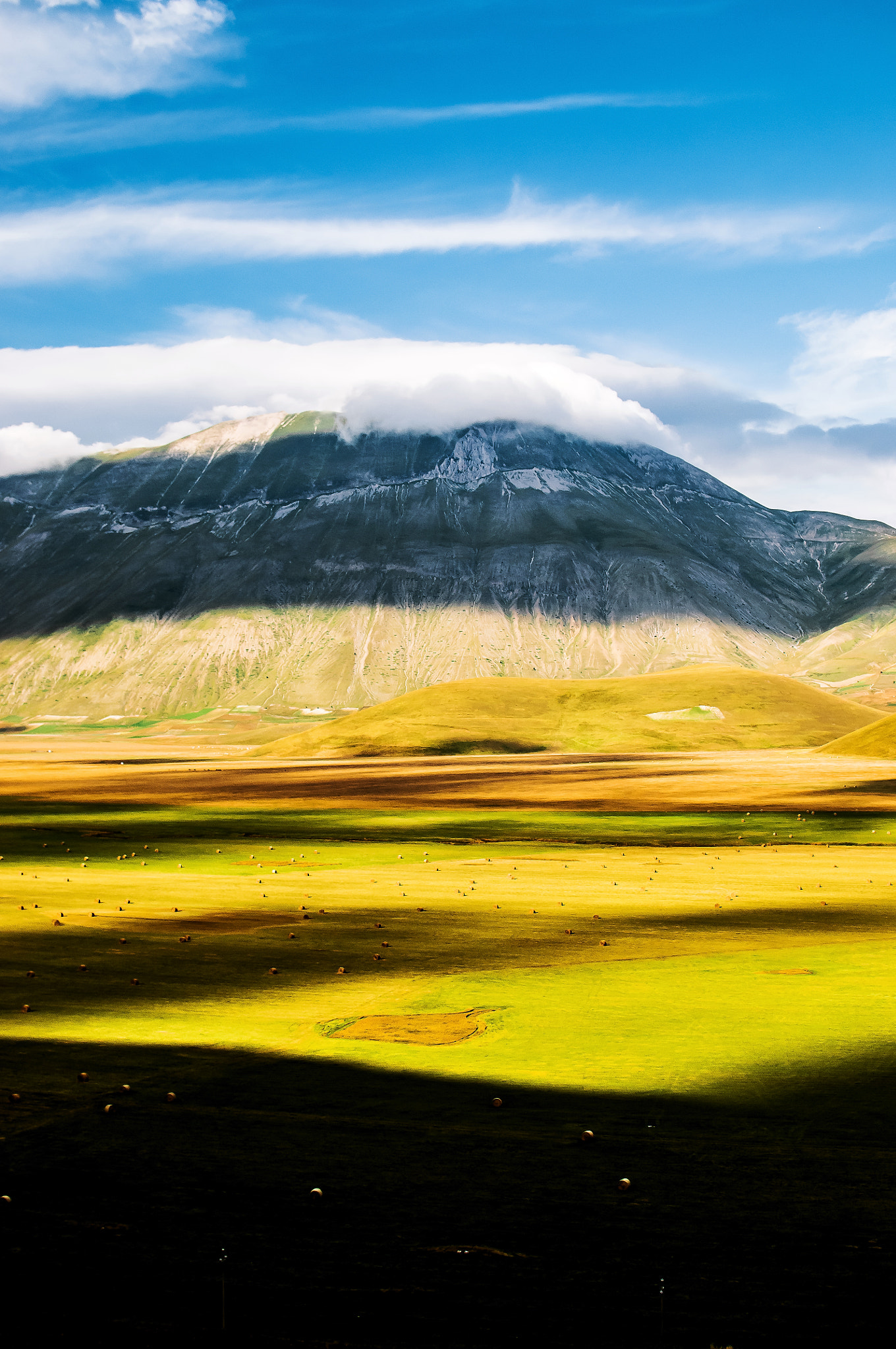 Nikon D300 + Nikon AF-S DX Nikkor 35mm F1.8G sample photo. Castelluccio di norcia - umbria (italy) photography